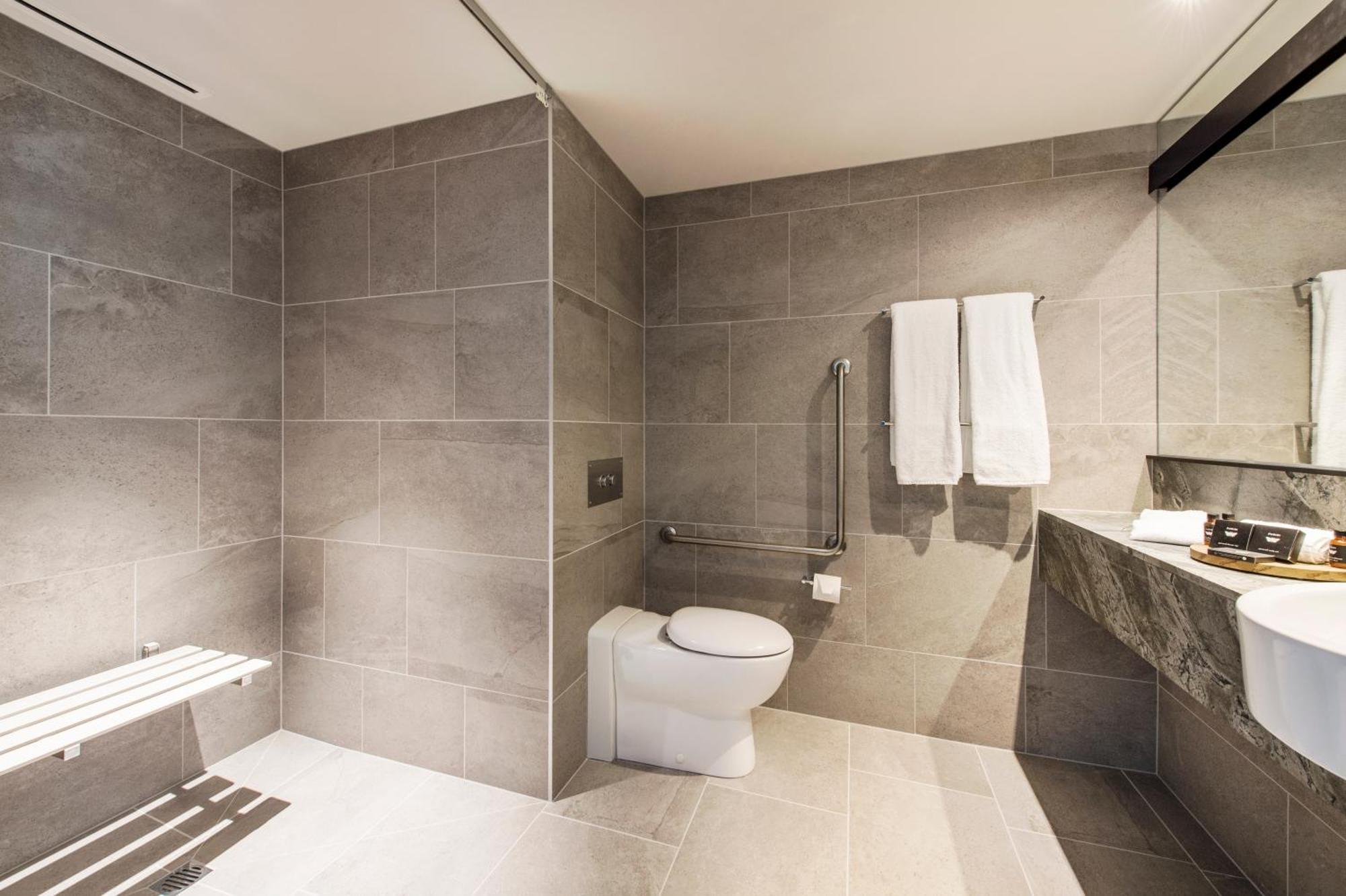 Grand King Accessible Room