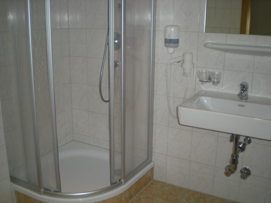 Standard Triple Room,698763018:JPEG