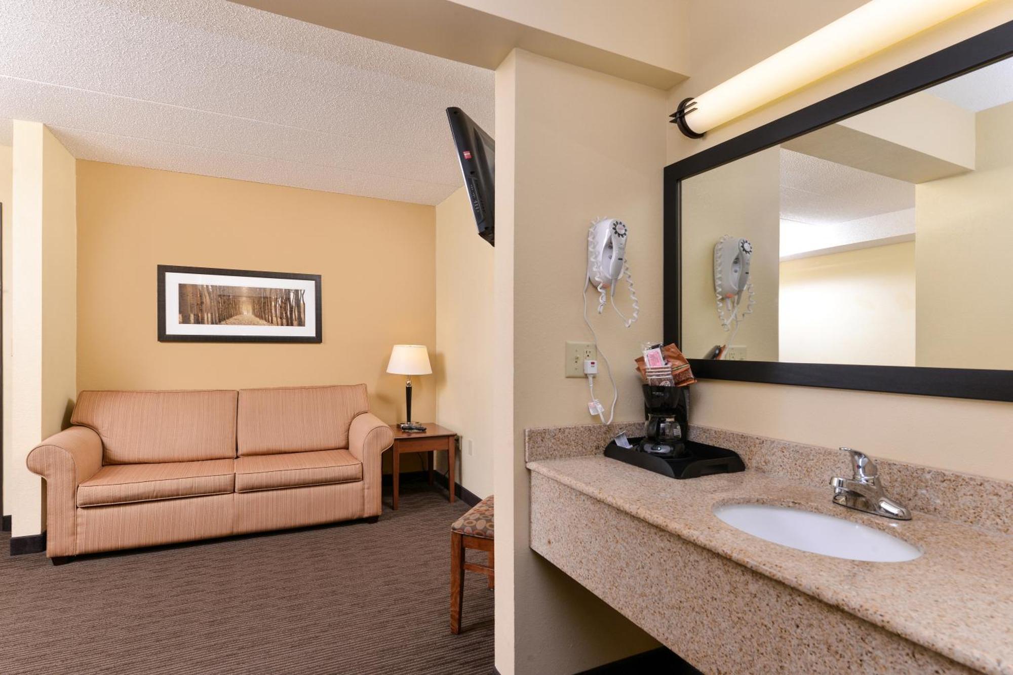 Deluxe King Suite - Non-Smoking