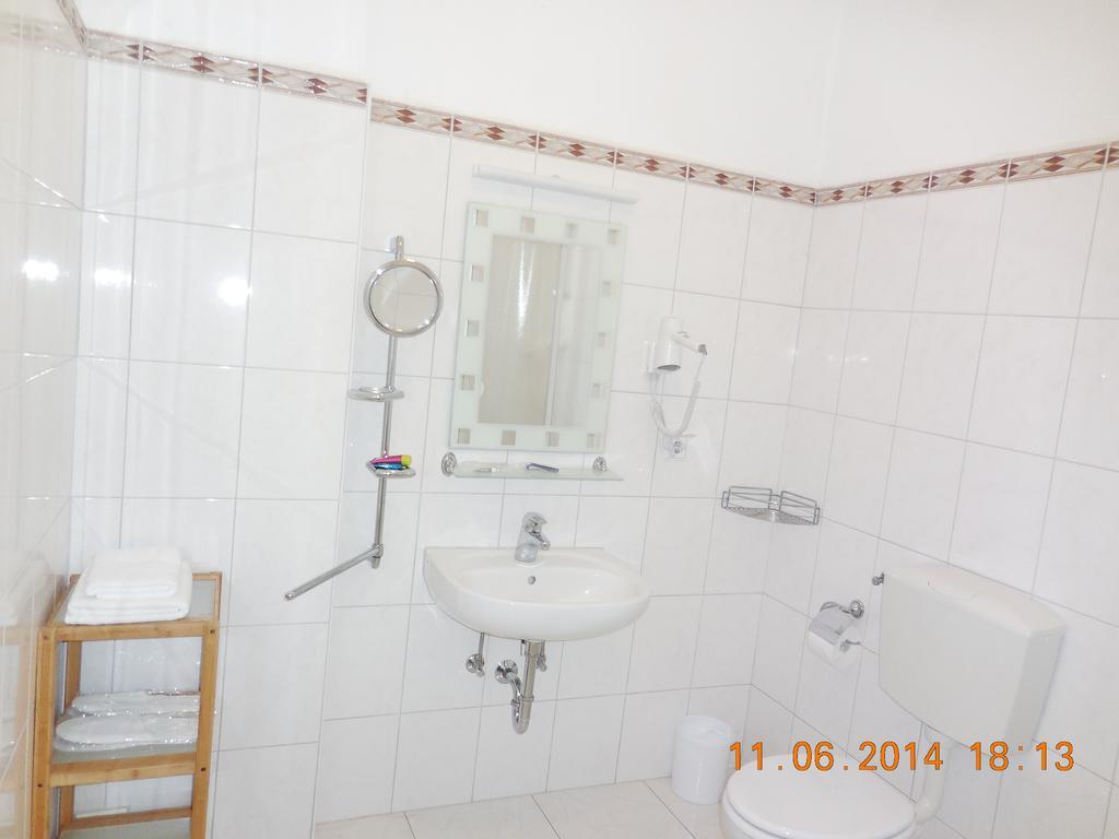 Double Room,67870076:JPEG