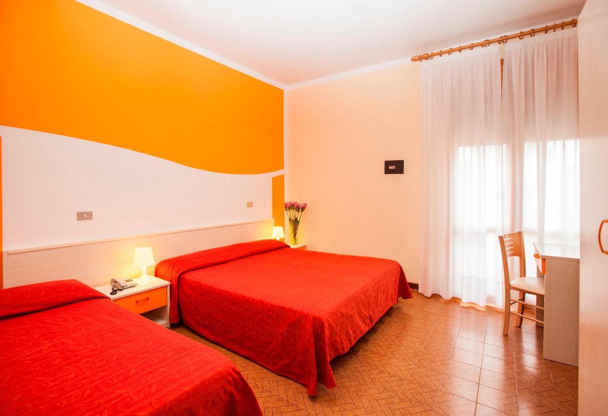 Standard Triple Room,448318980:JPEG