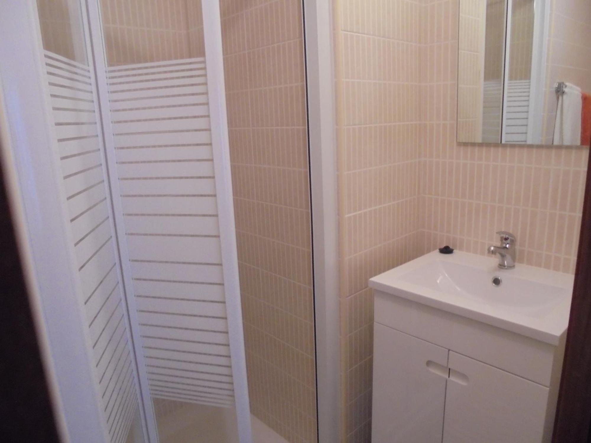Triple Room Private External Bathroom,678451449:JPEG