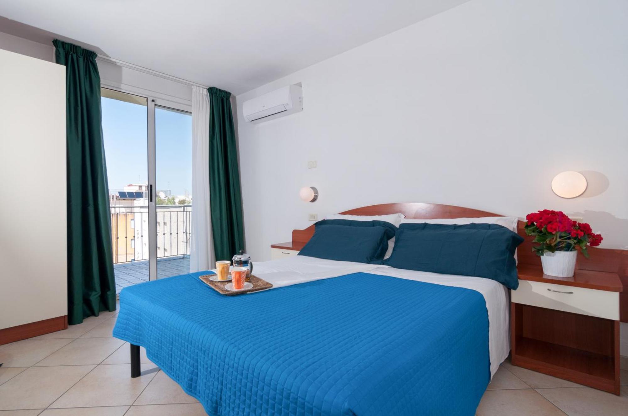 One-Bedroom Apartment,918216679:JPEG
