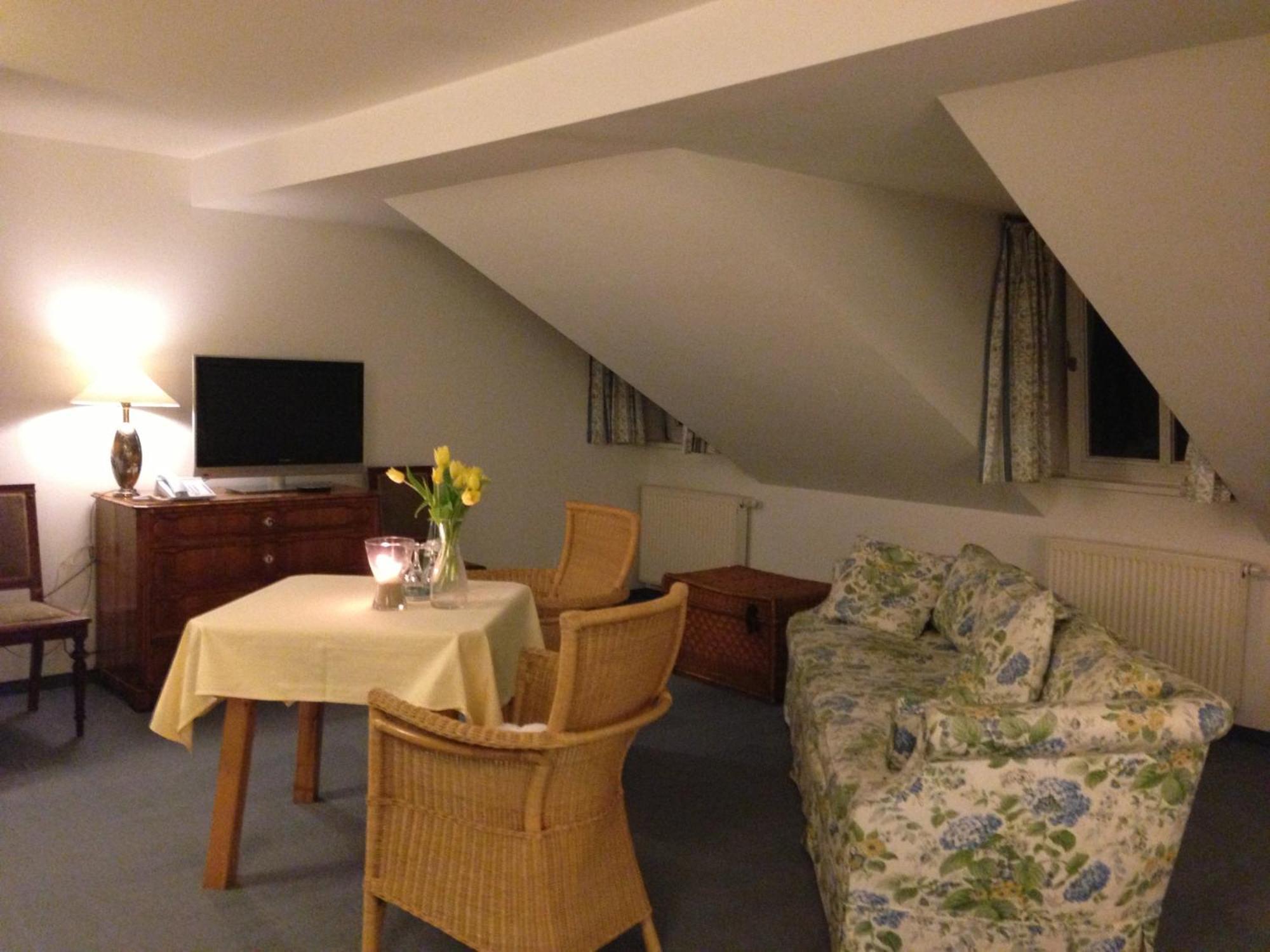 Standard Apartment,679072806:JPEG