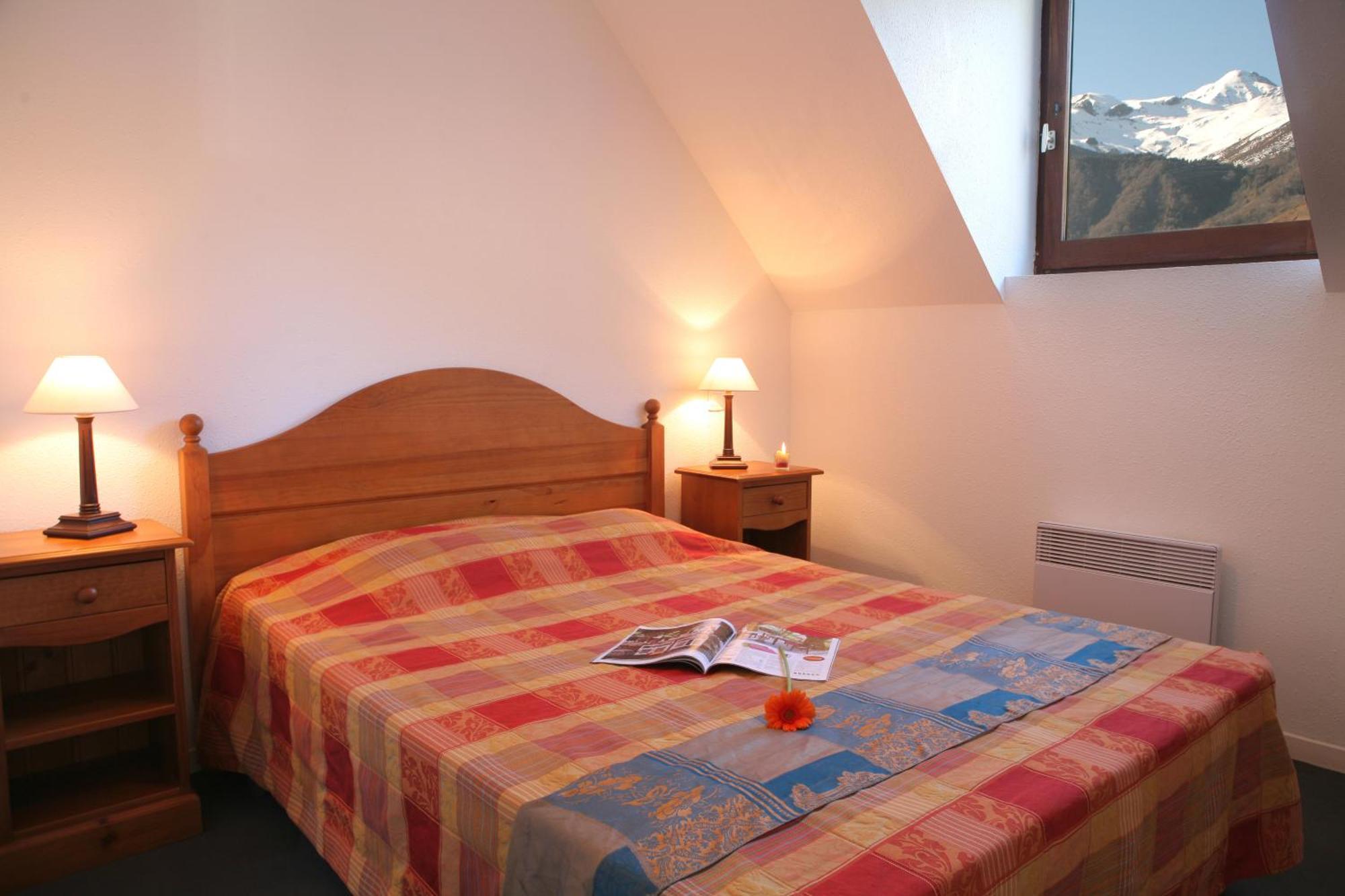 Two-Bedroom Apartment,679517700:JPEG