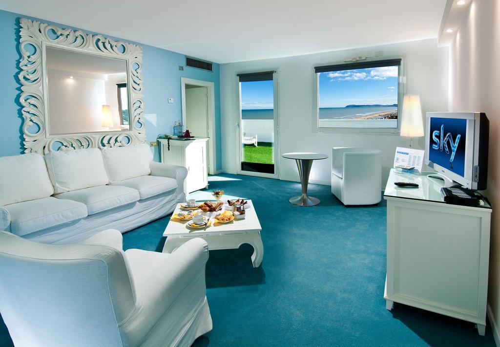 Deluxe Suite,67116016:JPEG