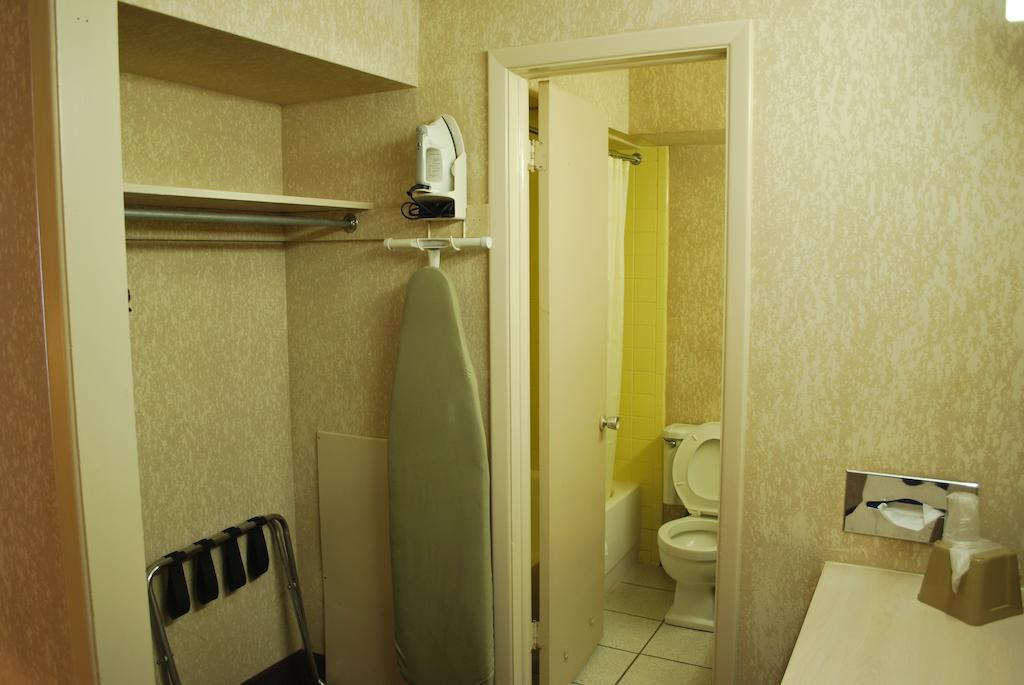 Deluxe Queen Room Two Queen Beds Non-Smoking