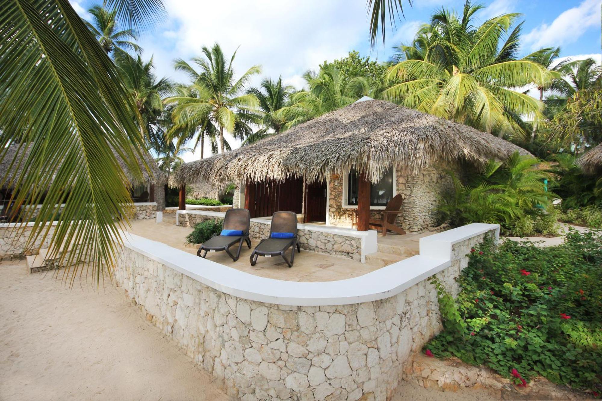 Bungalow Ocean with Two Queen Beds, Non-Smoking,680618505:JPEG