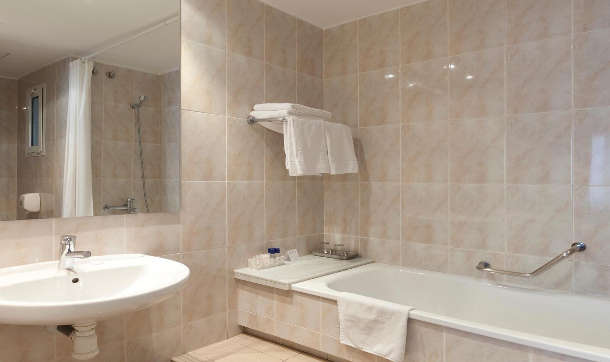 Superior Double or Twin Room,1109739591:JPEG