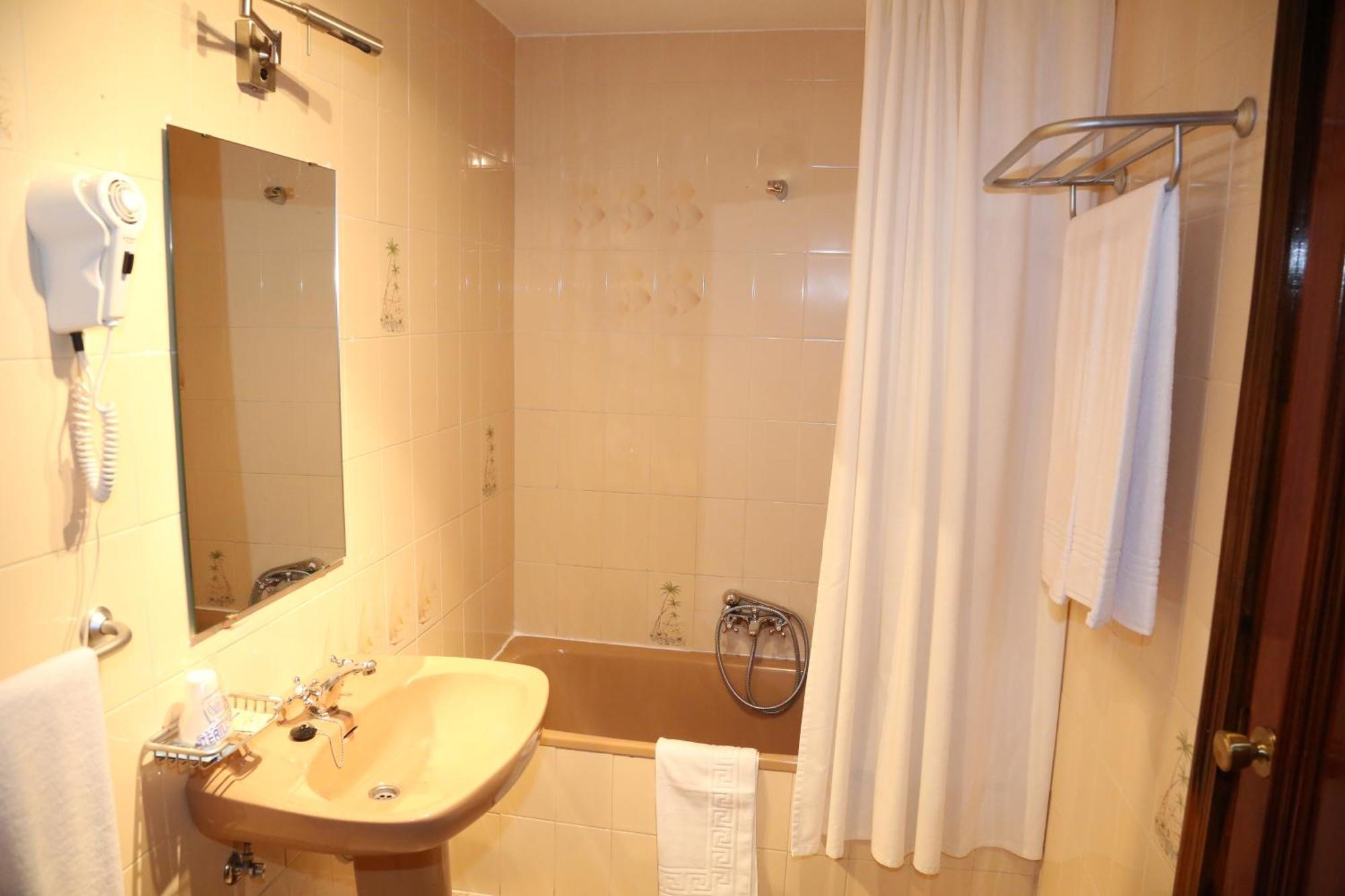 Basic Single Room,776556310:JPEG