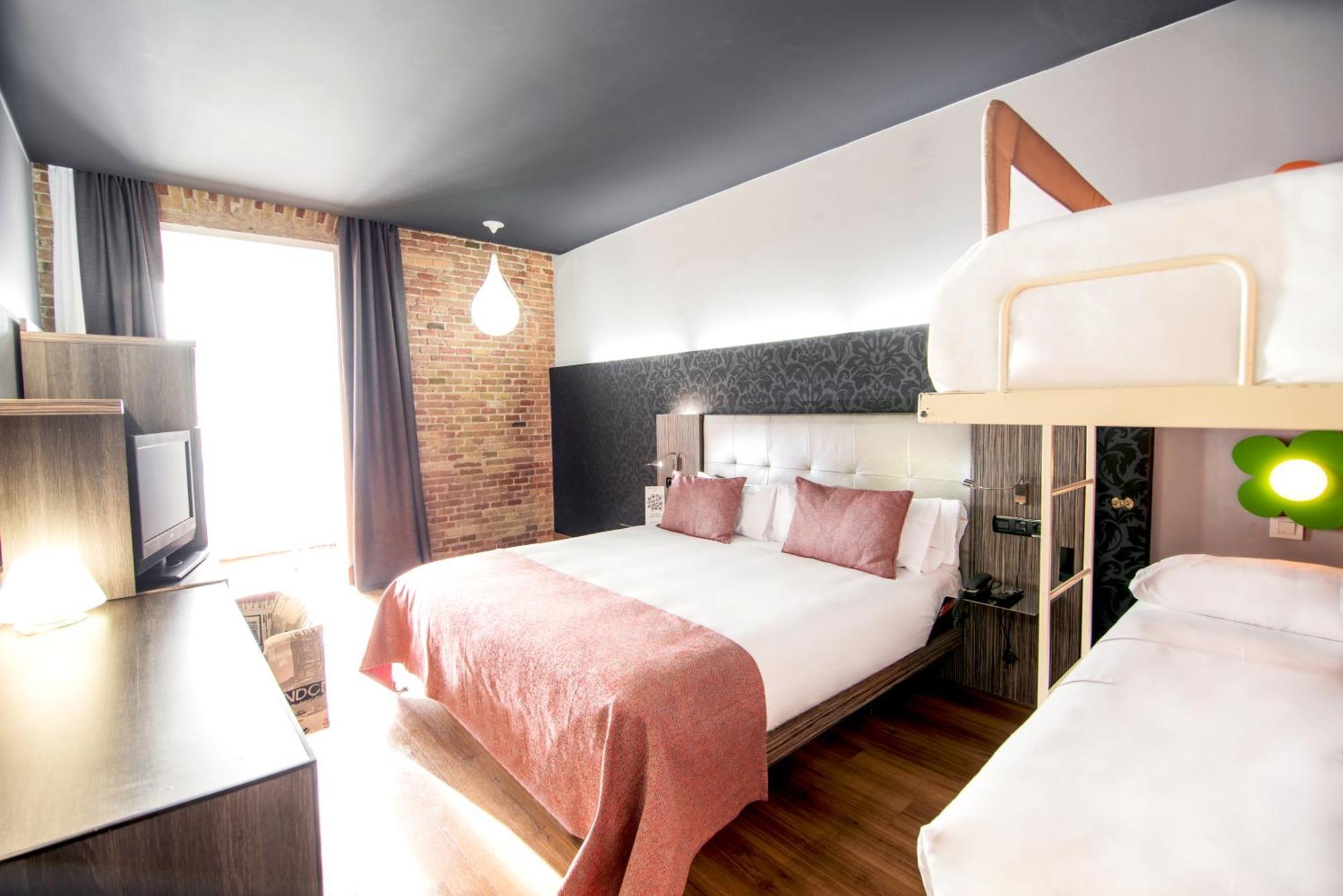 Quadruple Room,397681779:JPEG