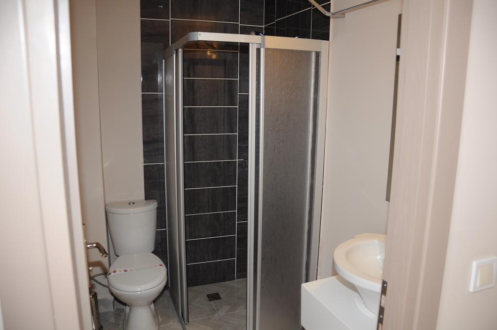 Standard Double or Twin Room Partial Side View,68137856:JPEG