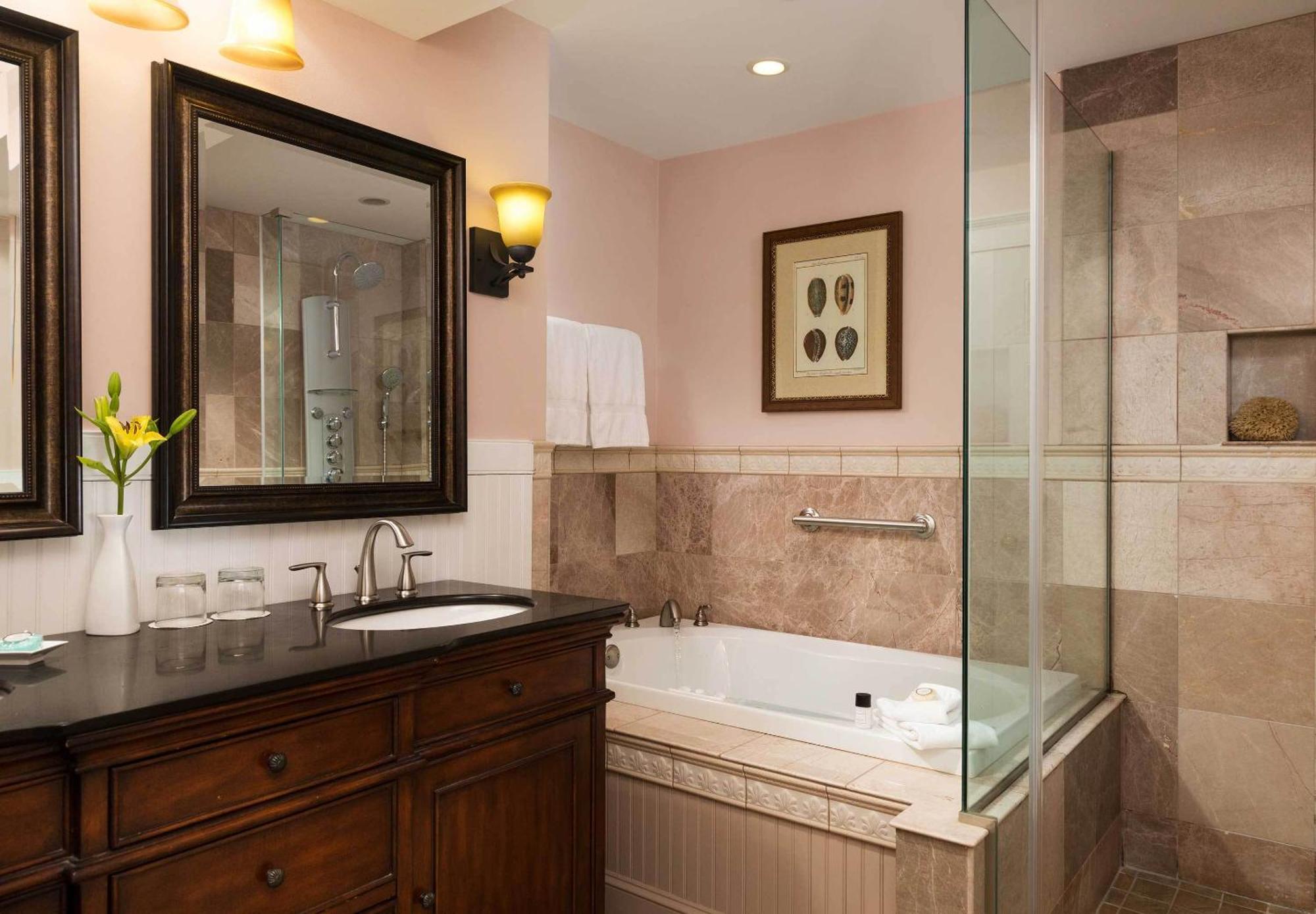 Grand King Suite