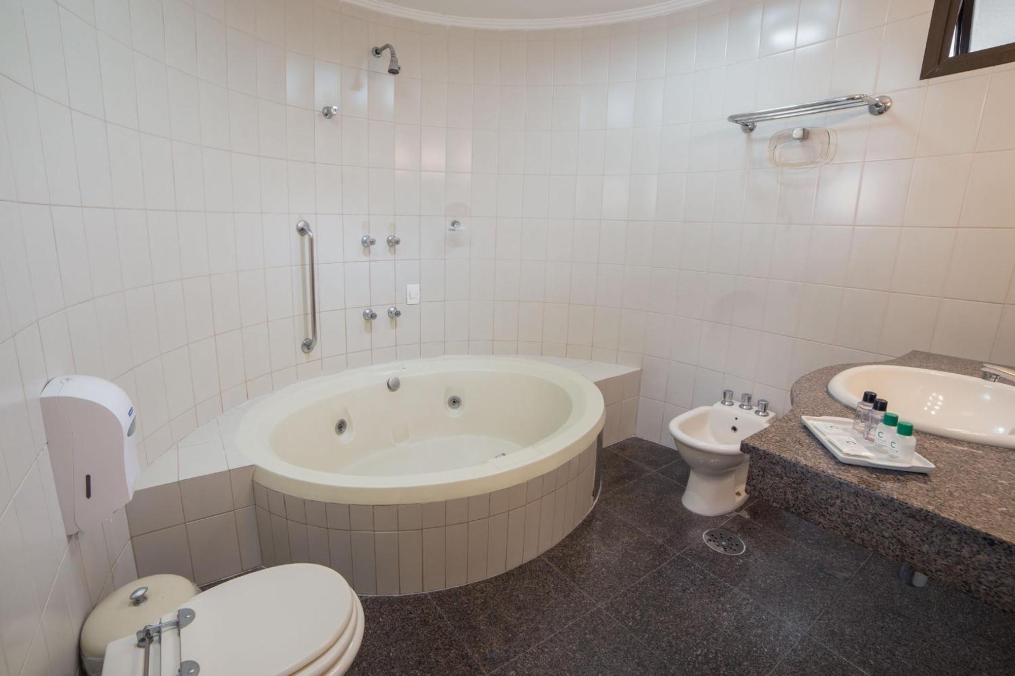 Deluxe Suite Spa Bath,931443013:JPEG