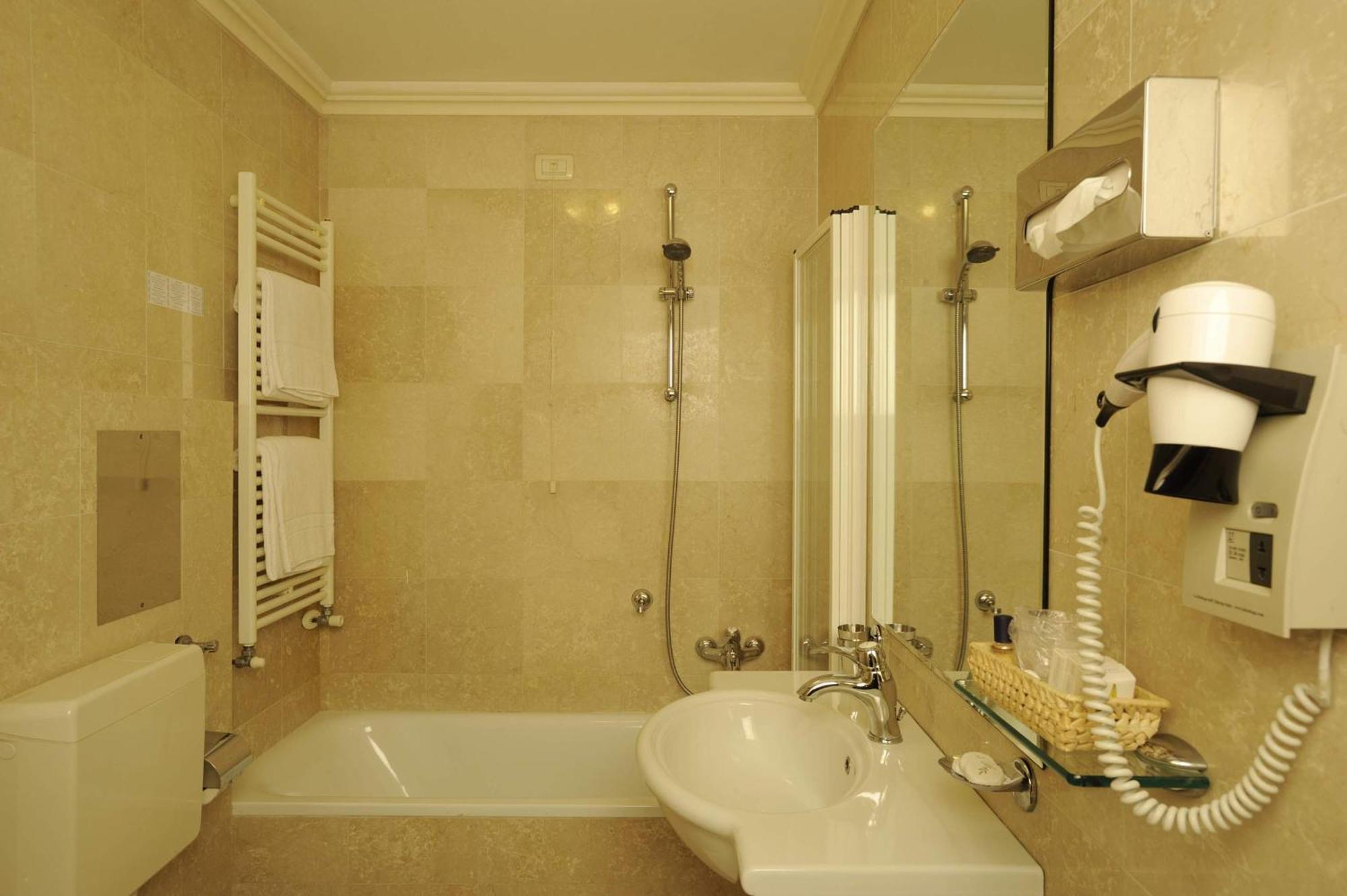Standard Double or Twin Room,1209323200:JPEG