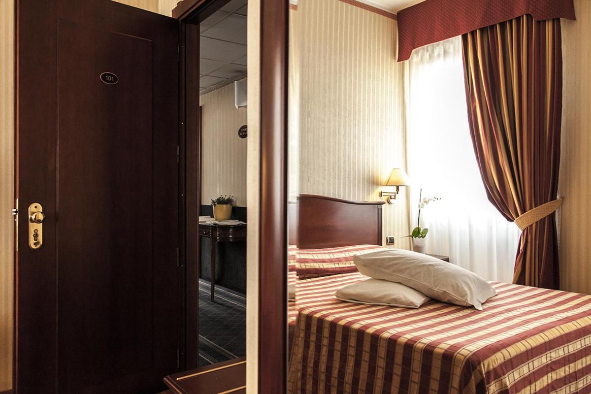 Double or Twin Room,681620805:JPEG