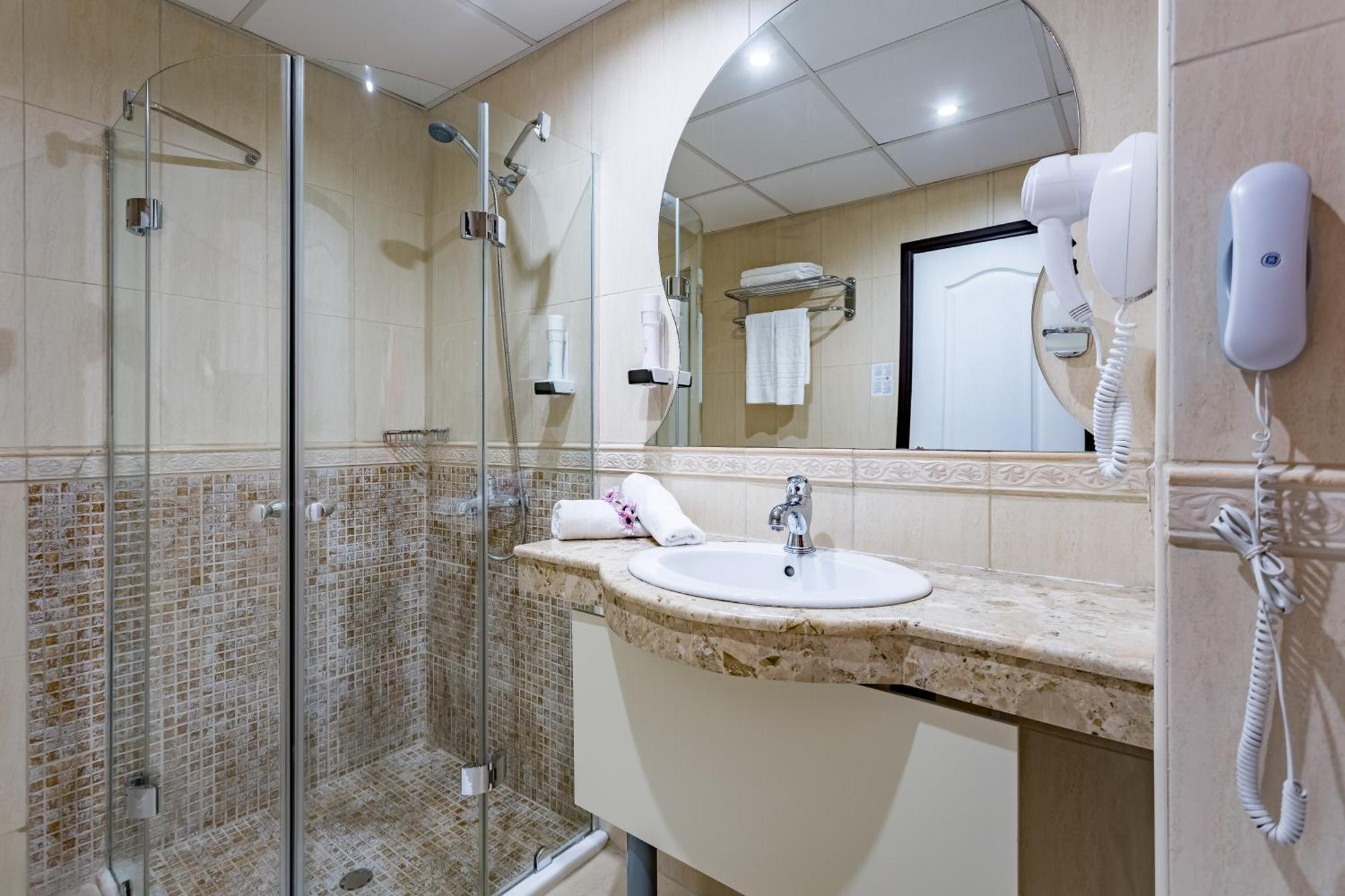 Deluxe Double or Twin Room Front Sea View