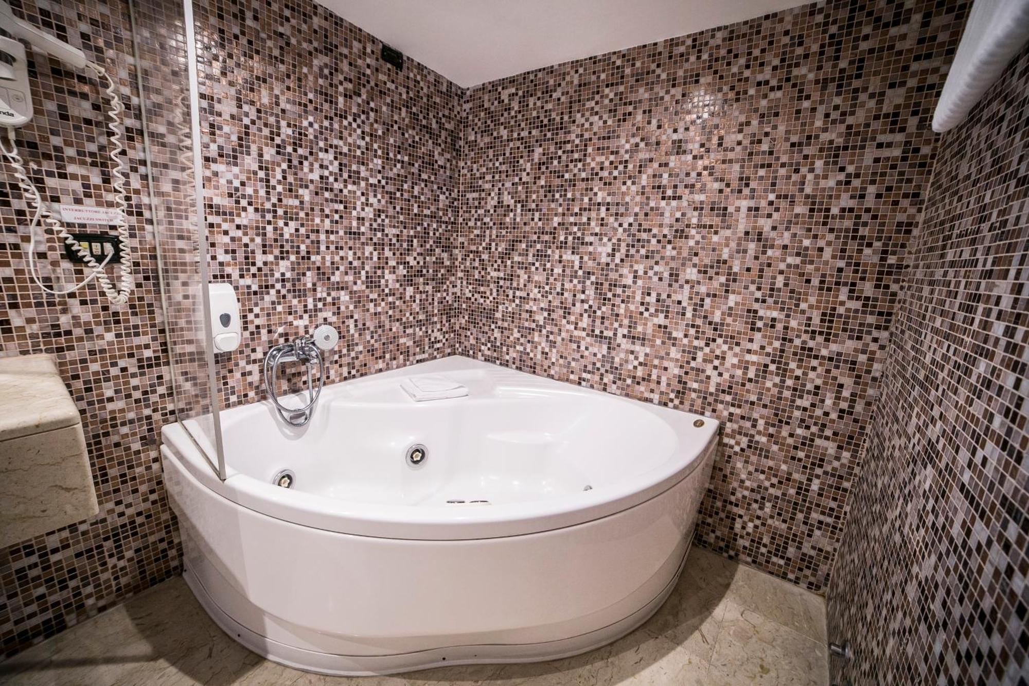 Deluxe Double Room Spa Bath