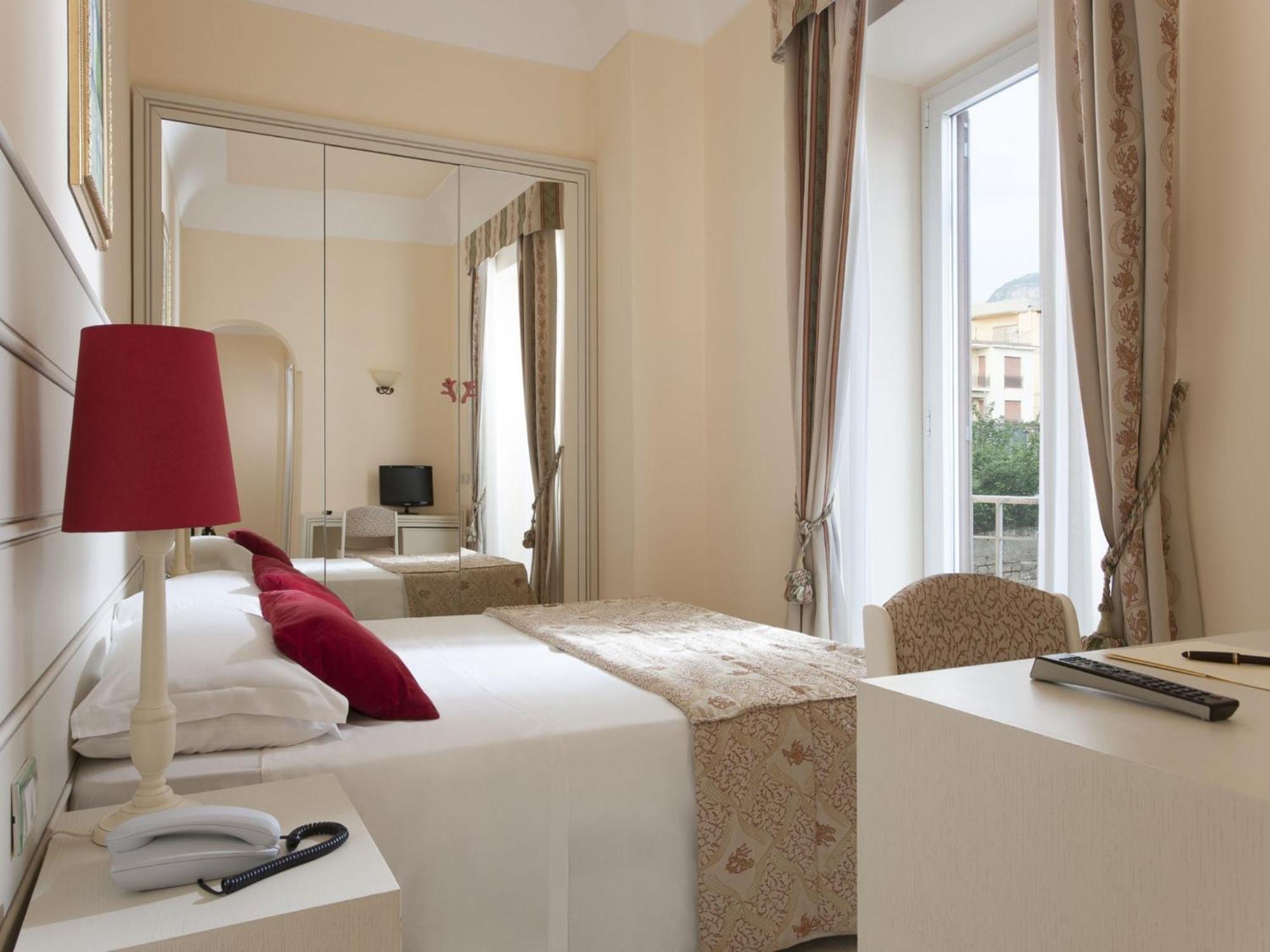 Standard Double or Twin Room,466420581:JPEG