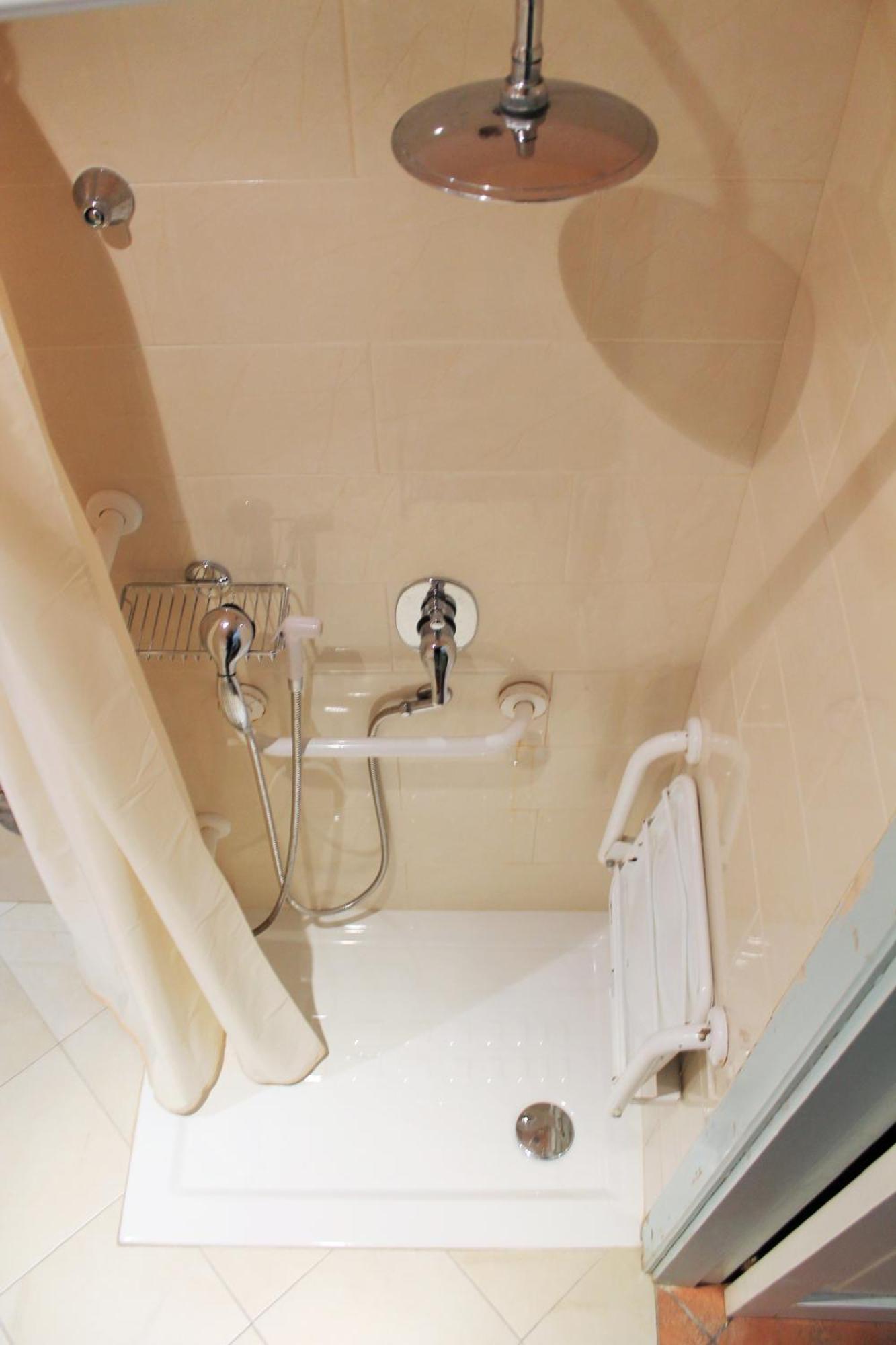 Double or Twin Room Disability Access,1209745255:JPEG