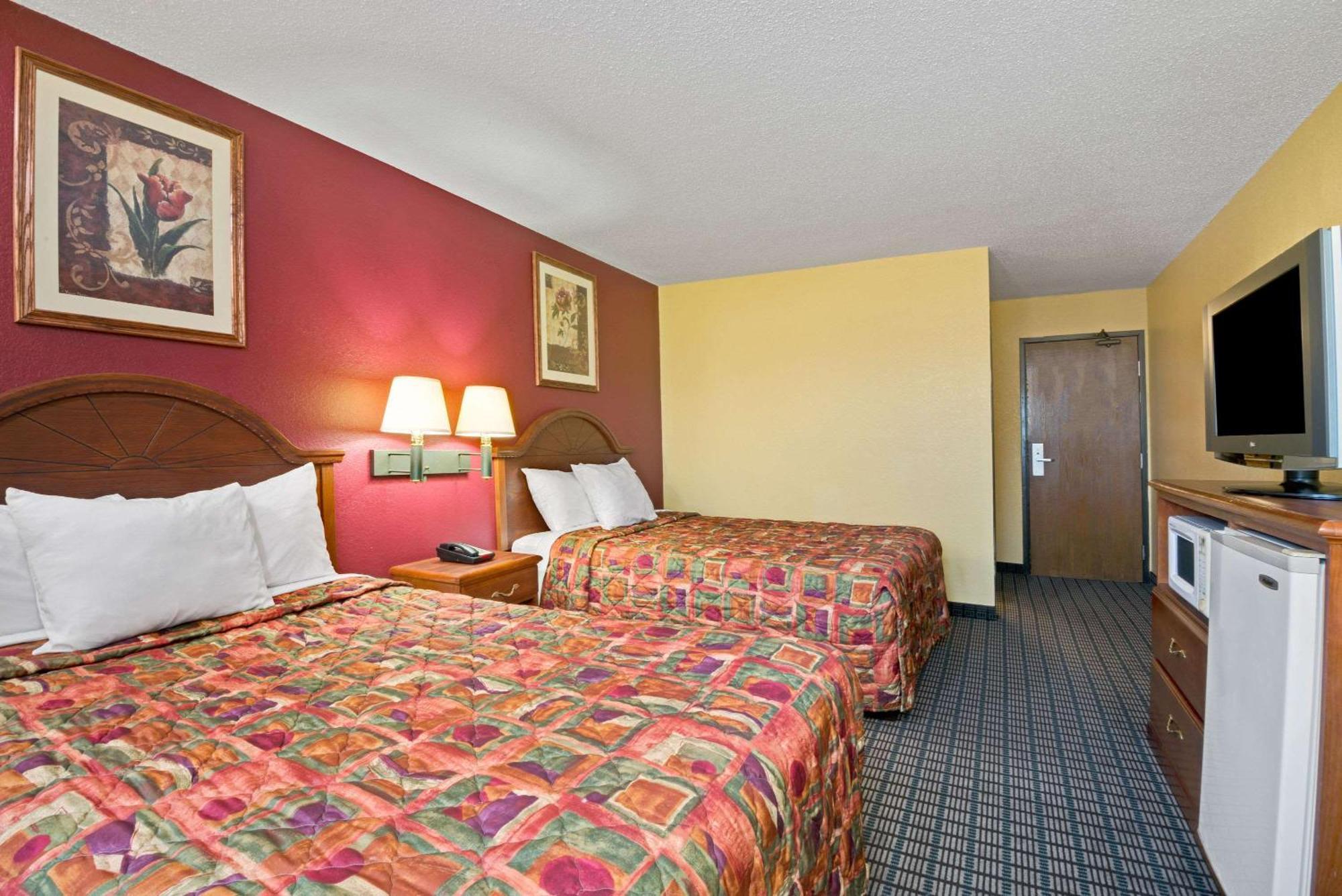 Double Room Two Double Beds Non-Smoking,682493178:JPEG