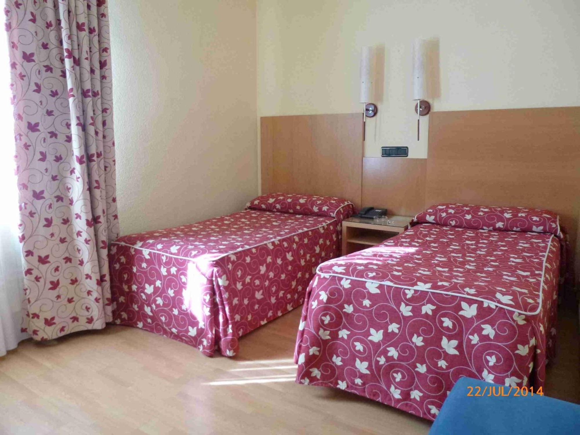 Economy Double or Twin Room,682800807:JPEG