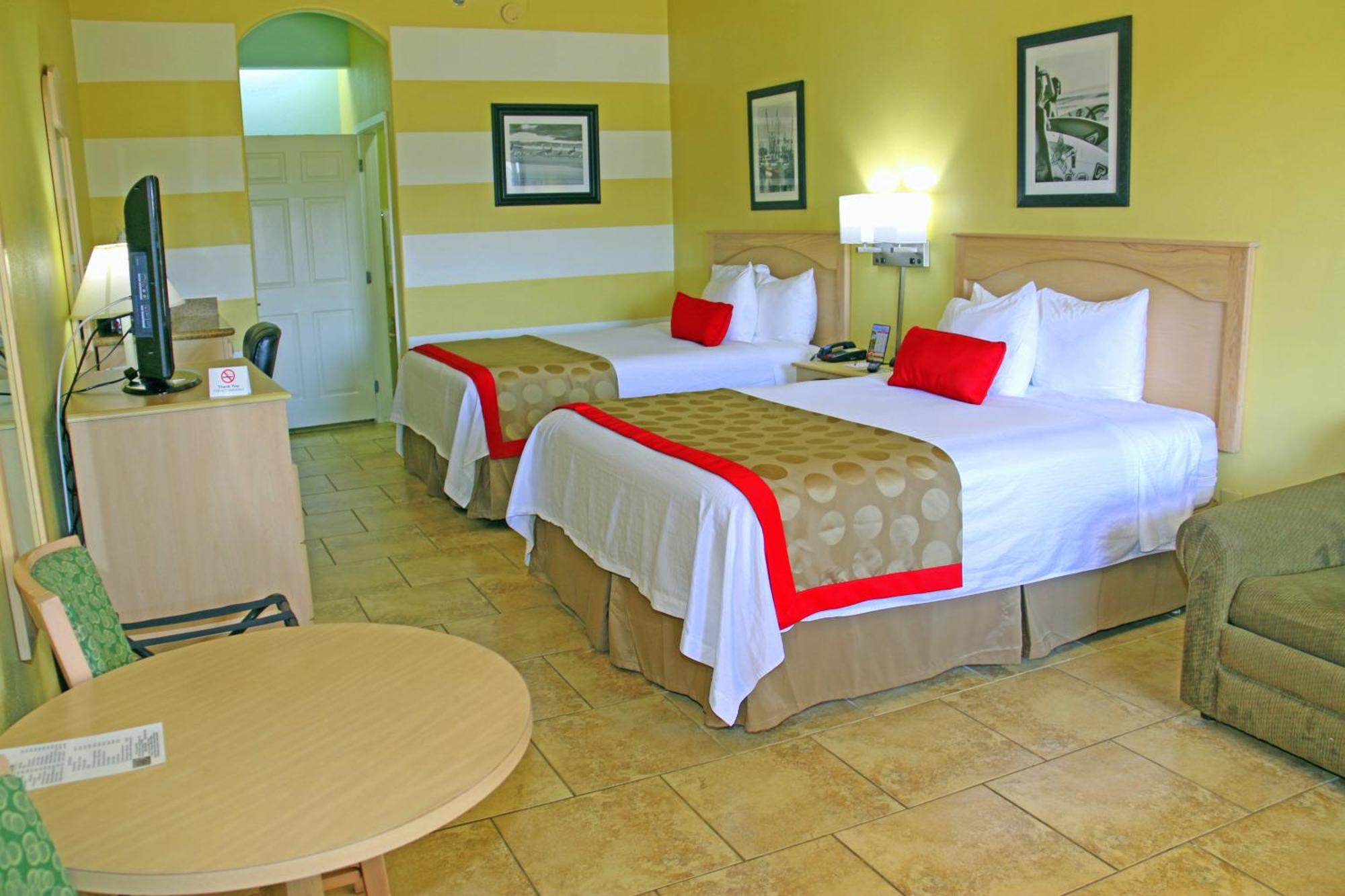 Suite with Two Queen Beds and a King Bed - Non-Smoking,1217979157:JPEG