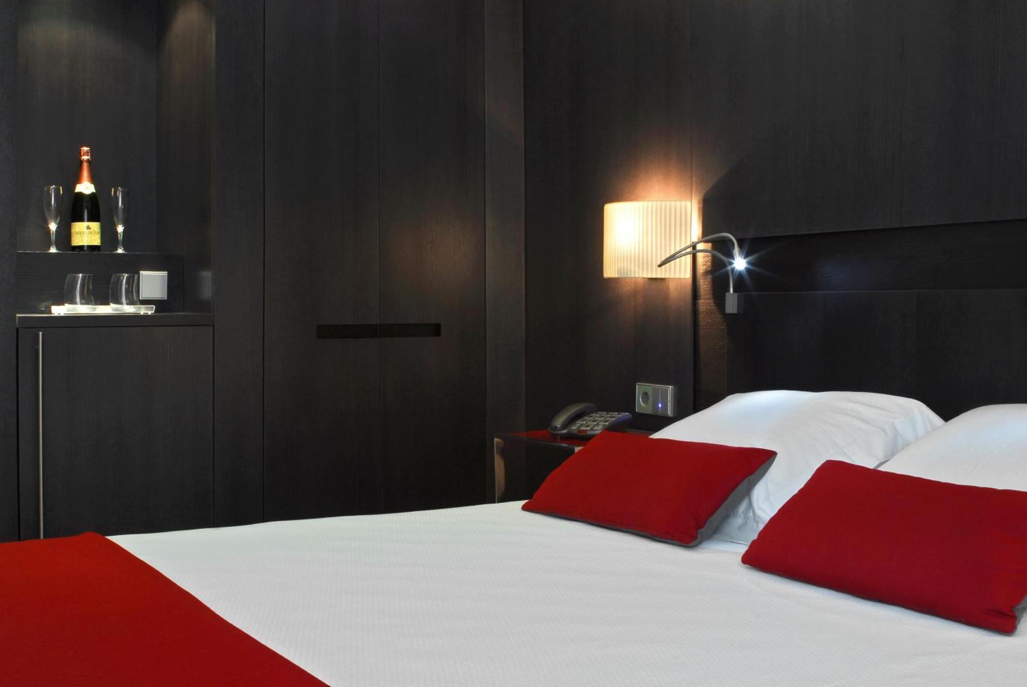 Standard Double Room,938419471:JPEG