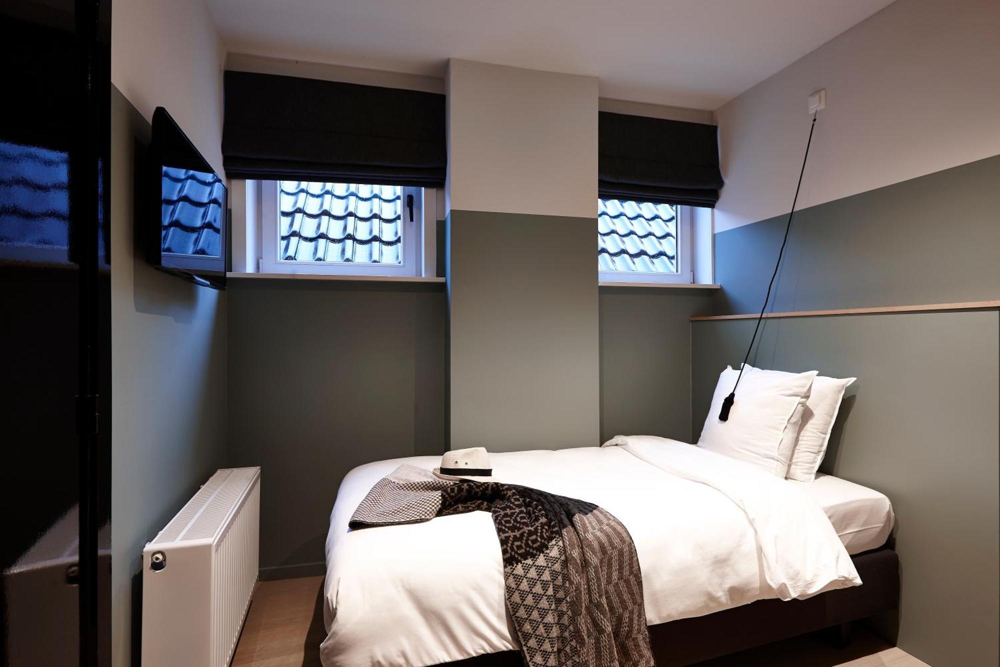 Standard Single Room,683515113:JPEG