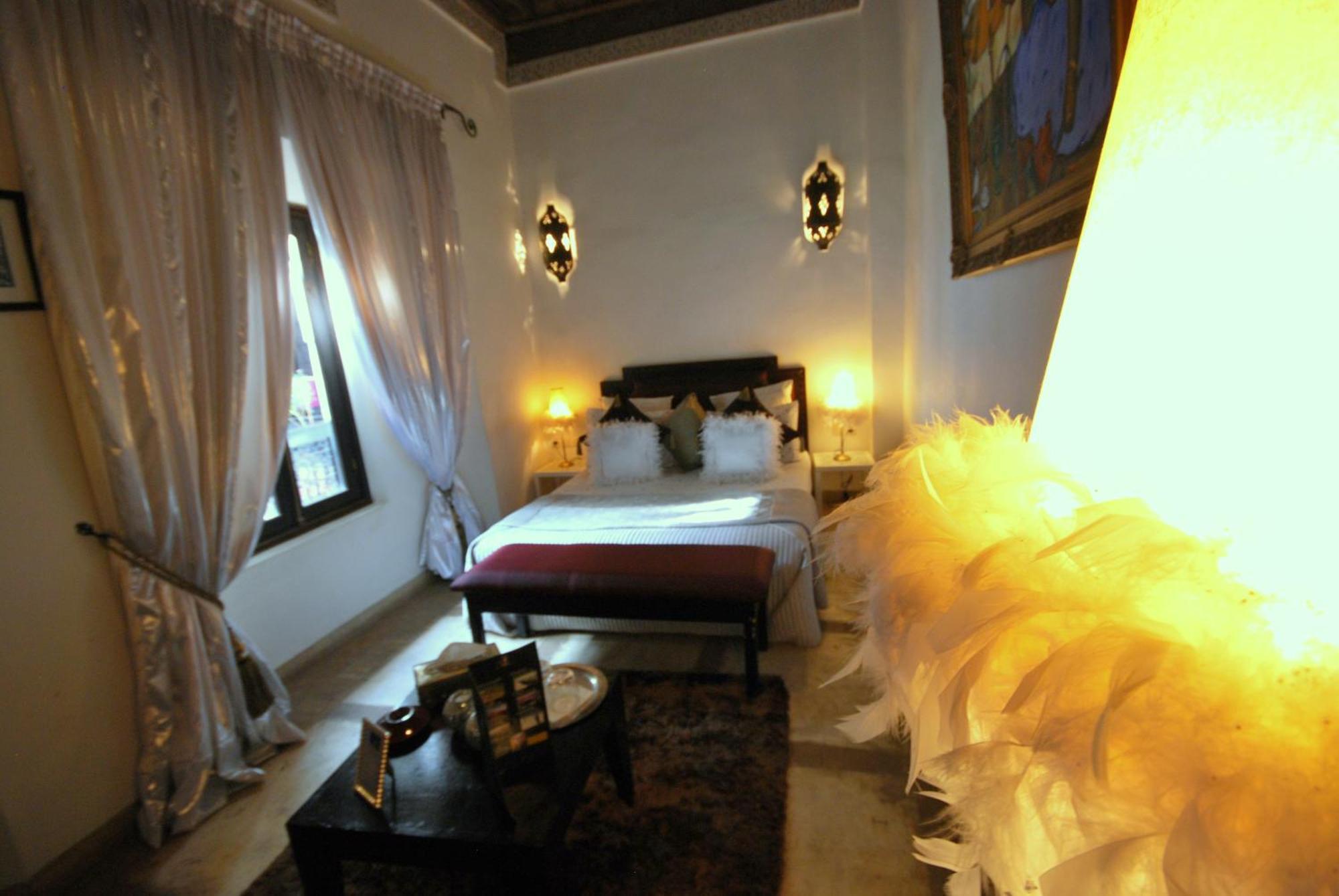 Standard Suite,1585475641:JPEG