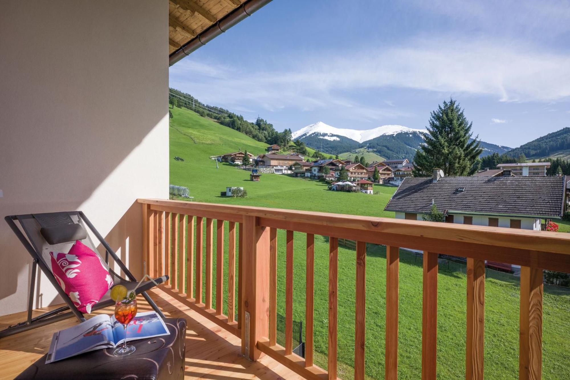 Classic Double Room Balcony,989119693:JPEG