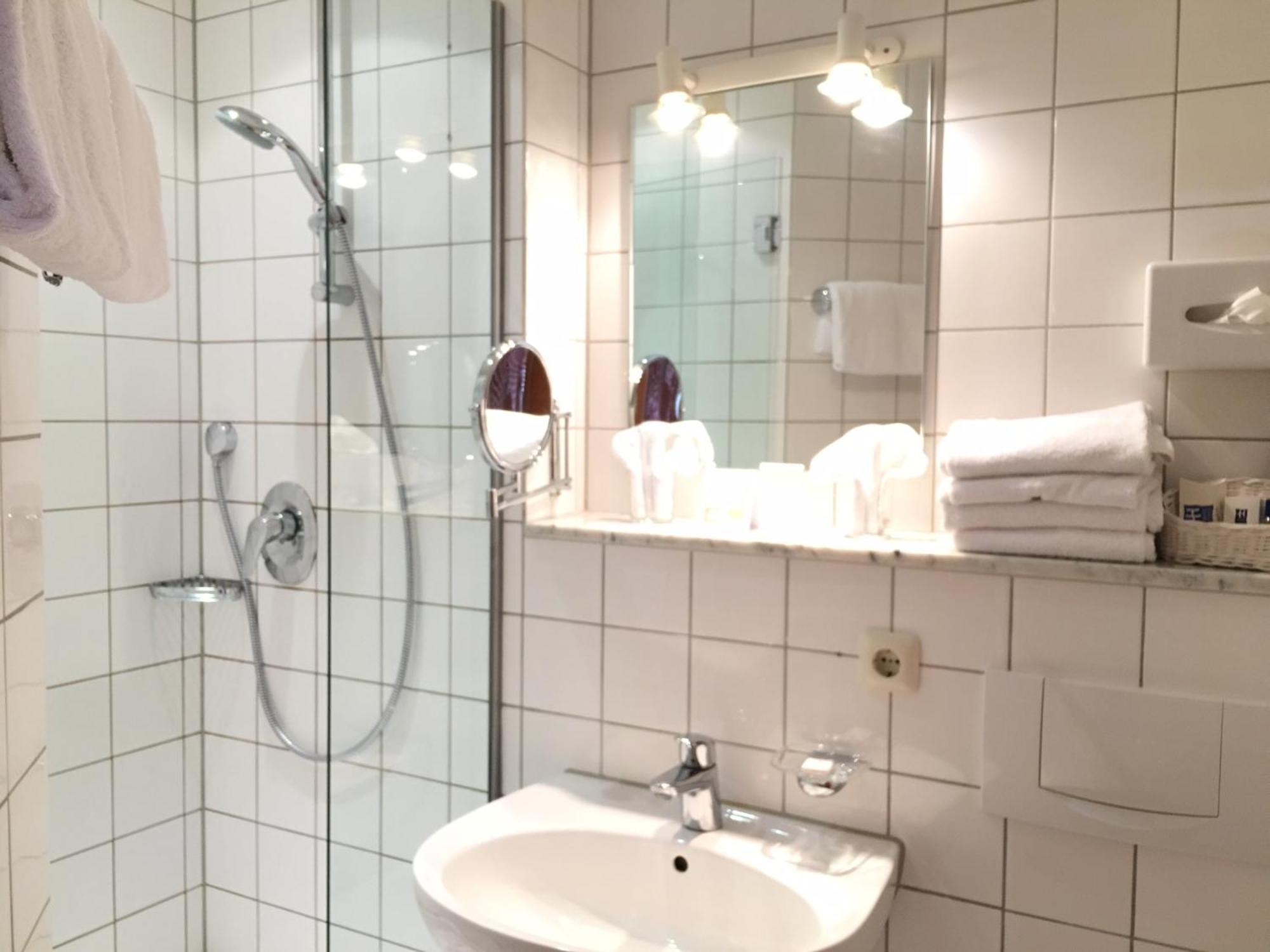 Single Room,747276476:JPEG