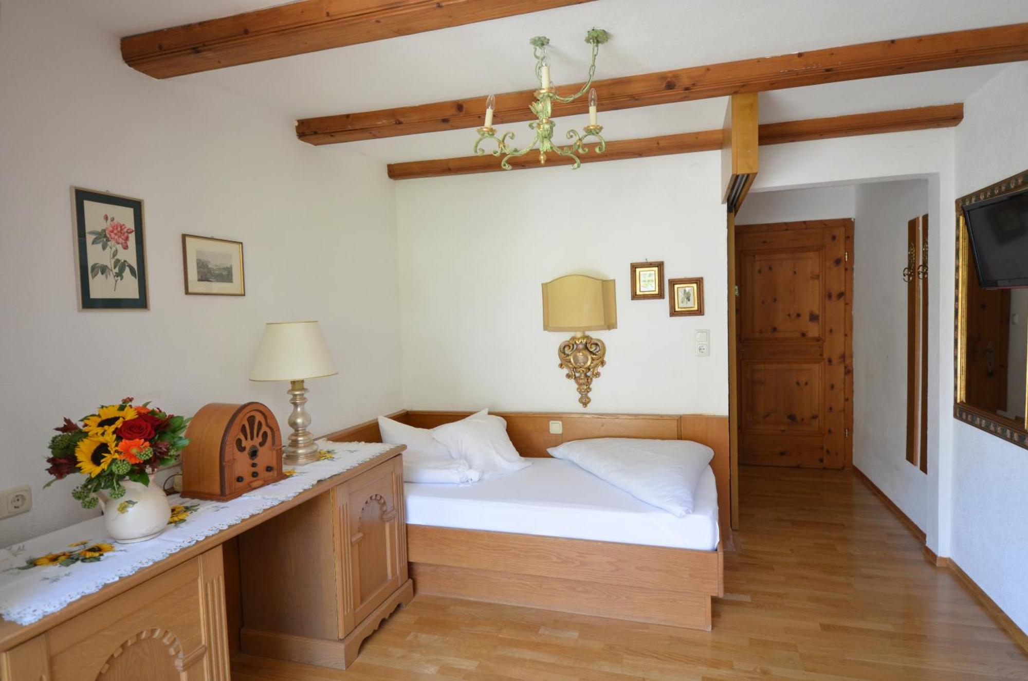 Single Room,1589117681:JPEG