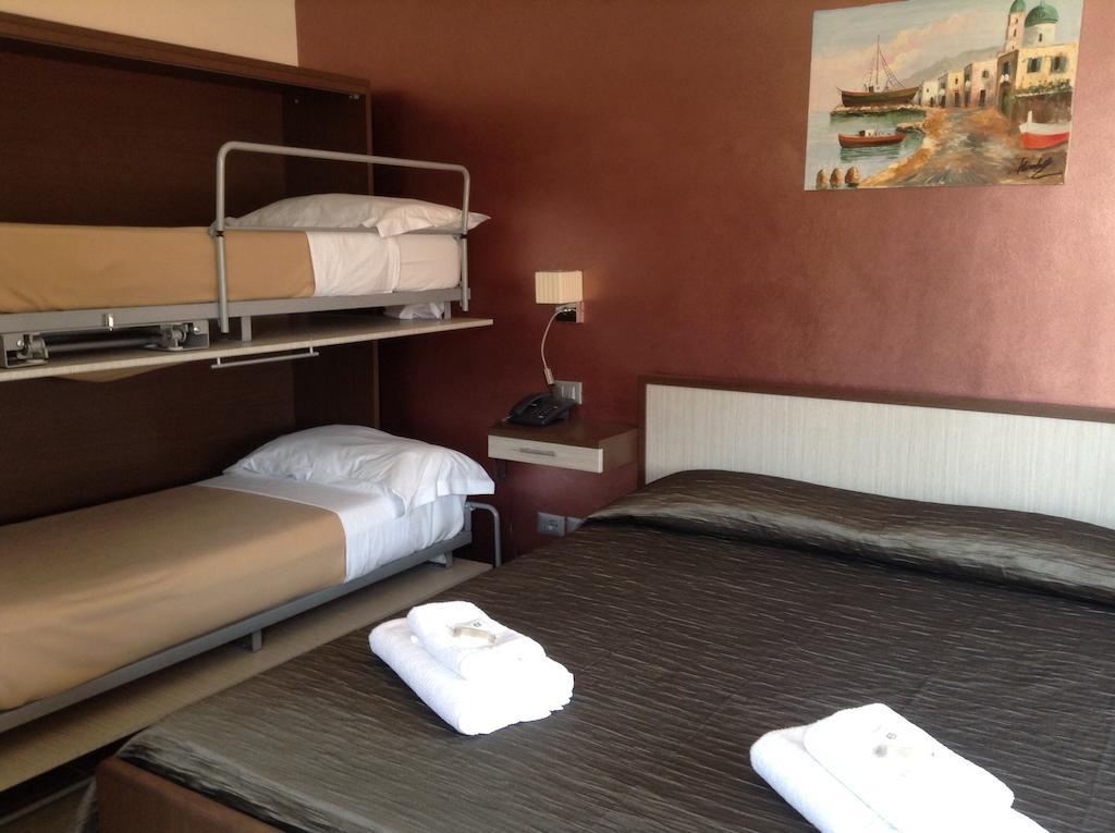 Quadruple Room,110448114:JPEG