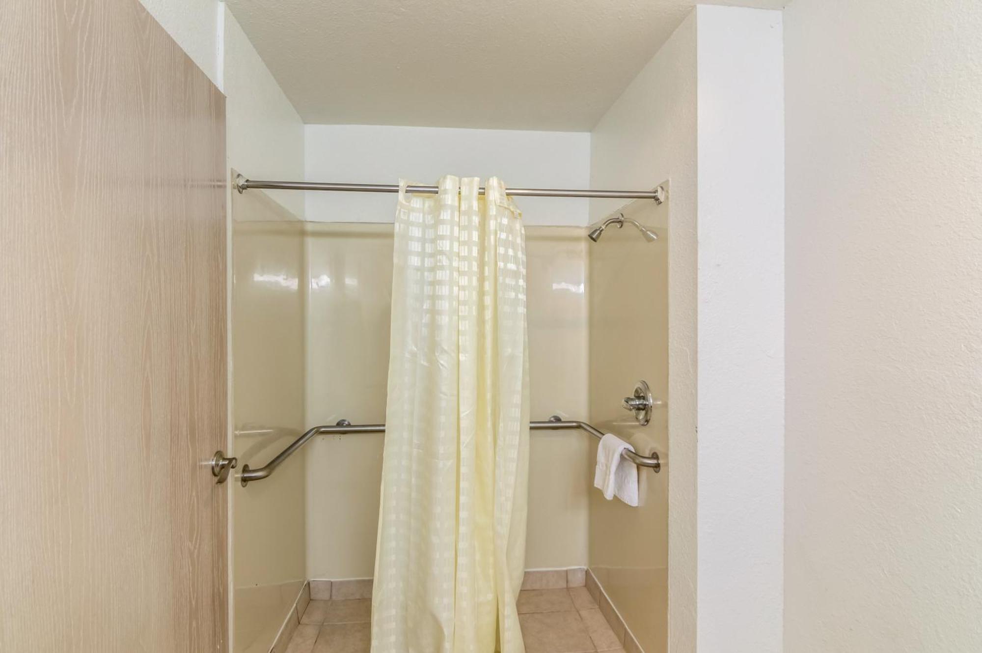 Queen Room Two Queen Beds Disability Access Roll Shower,684573585:JPEG