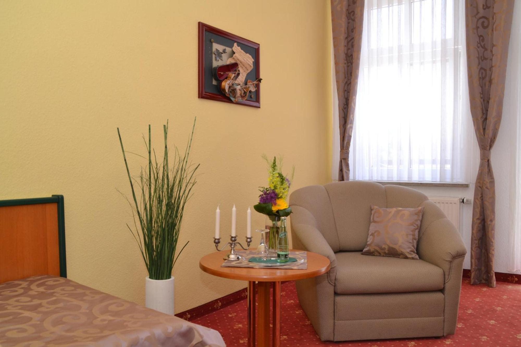 Single Room,685193559:JPEG