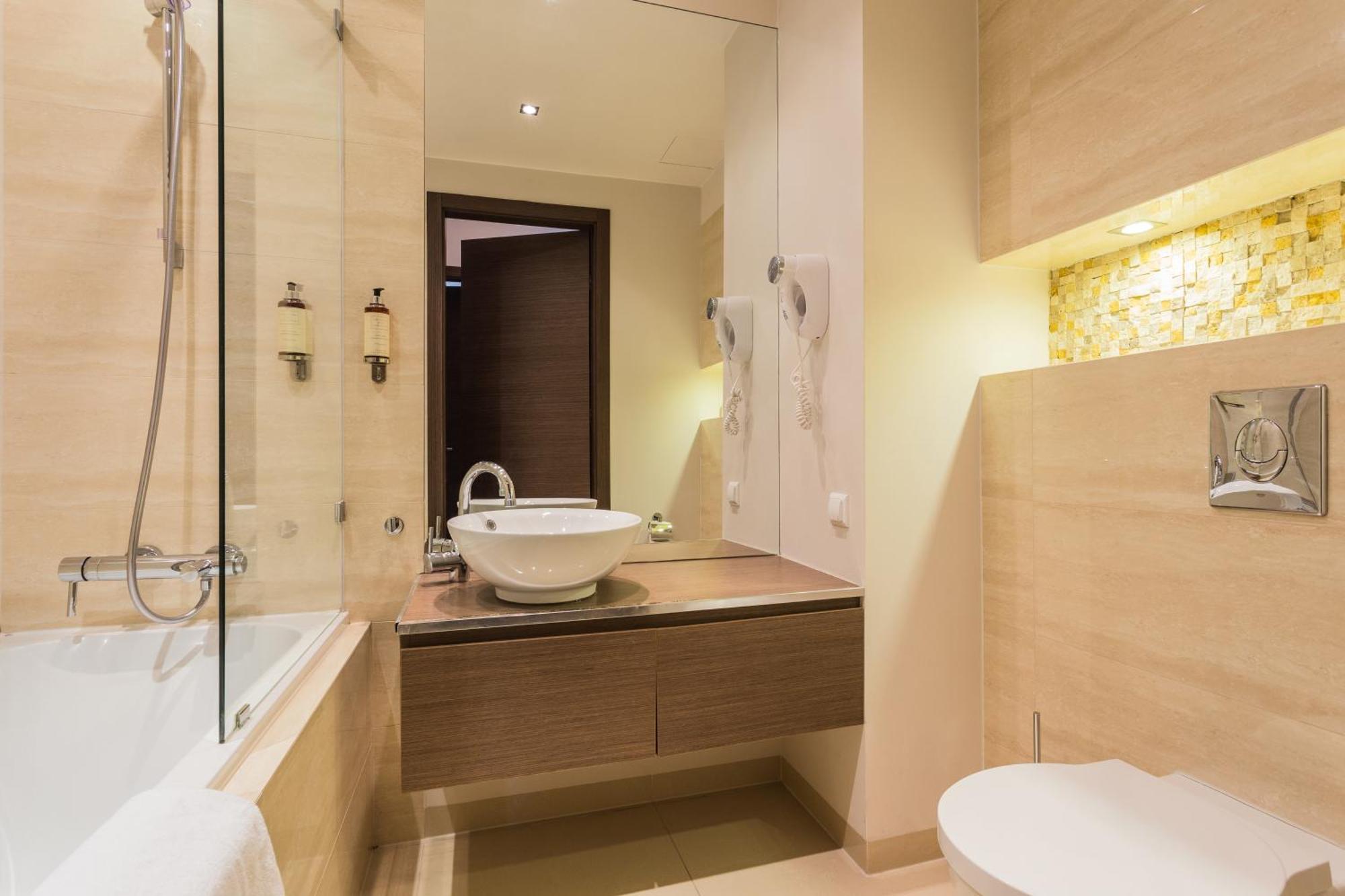 Superior One-Bedroom Apartment