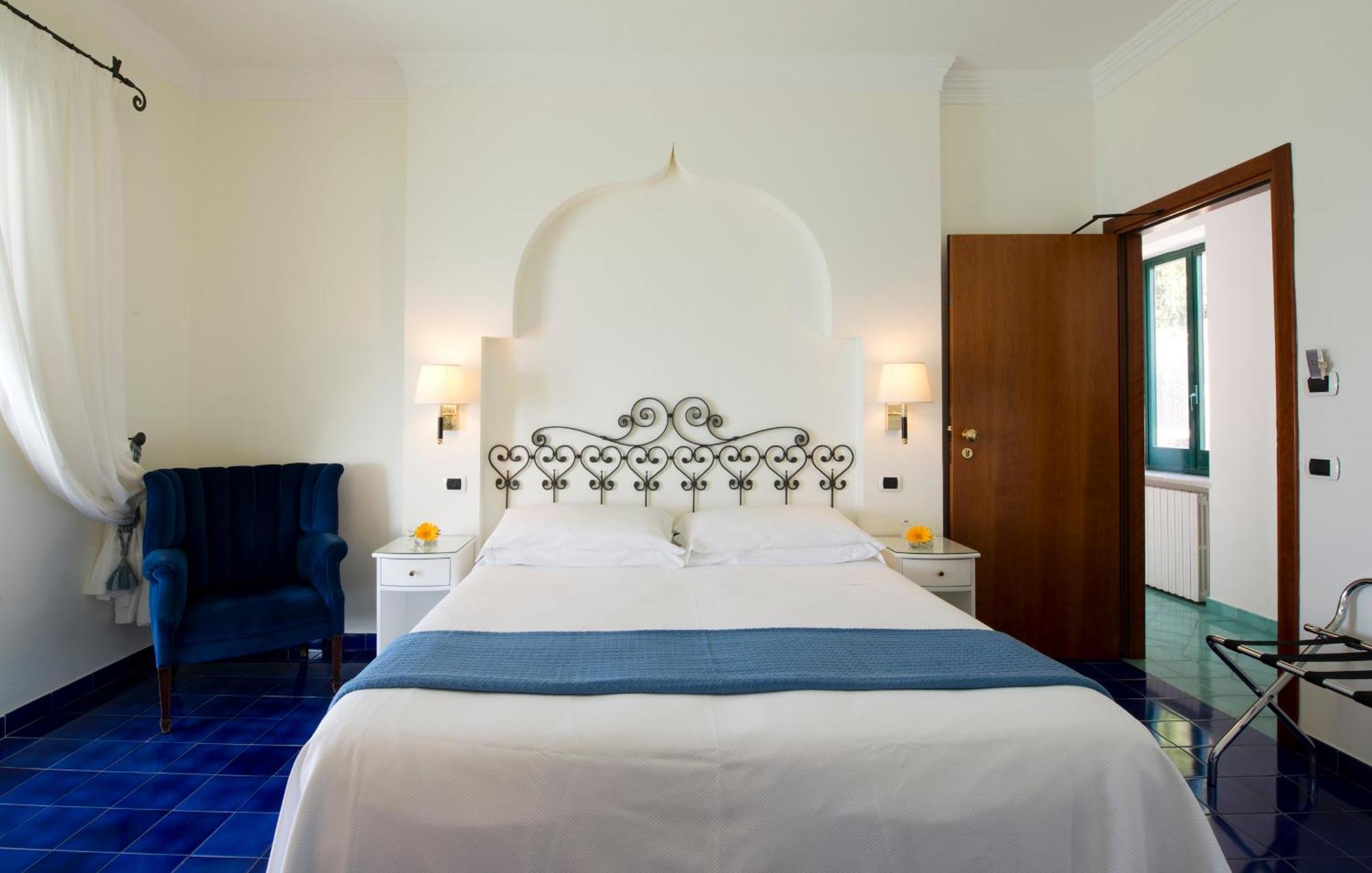 Deluxe Double or Twin Room Spa Bath,1594670212:JPEG