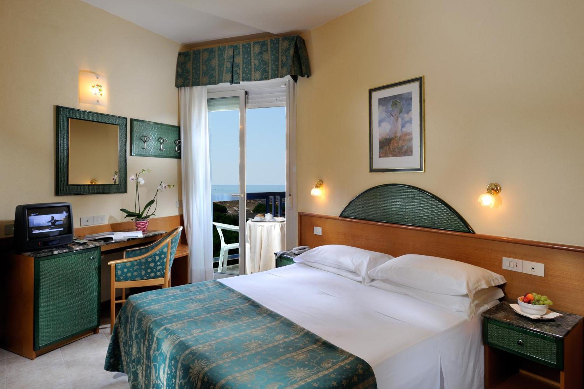 Standard Double or Twin Room,1039106350:JPEG