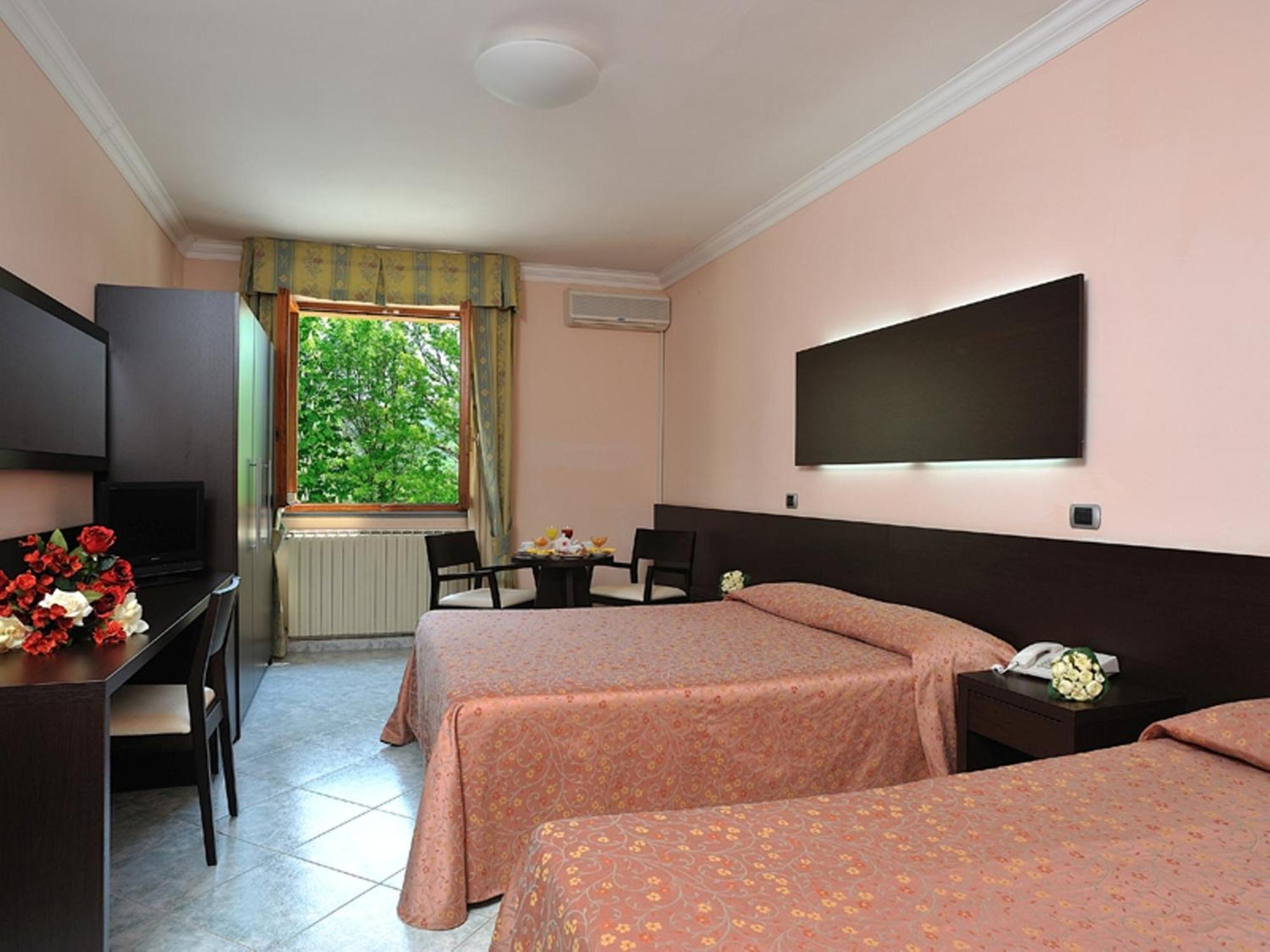 Triple Room,685801428:JPEG