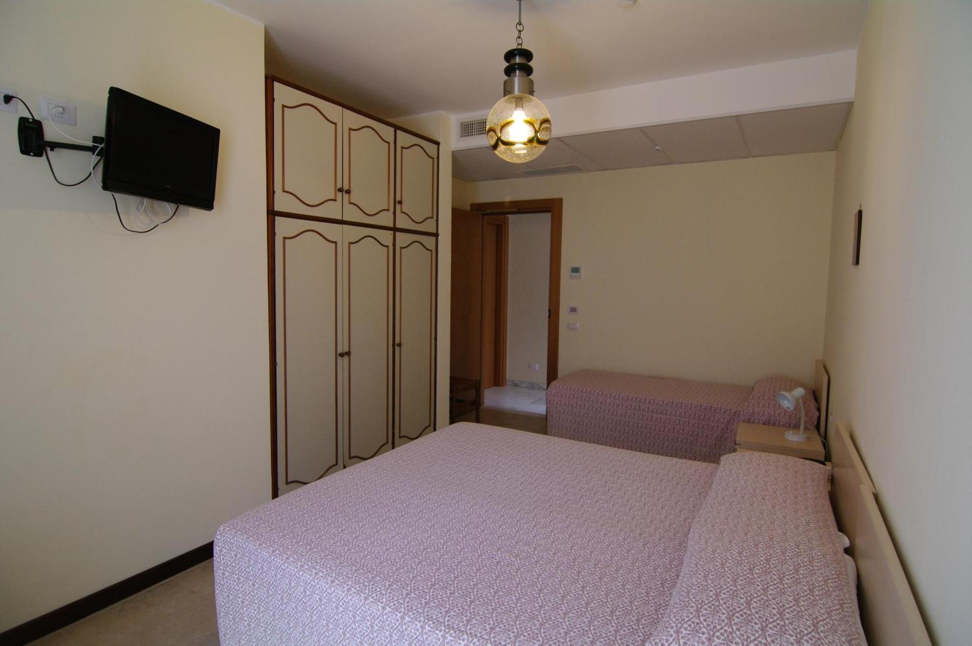 Basic Triple Room