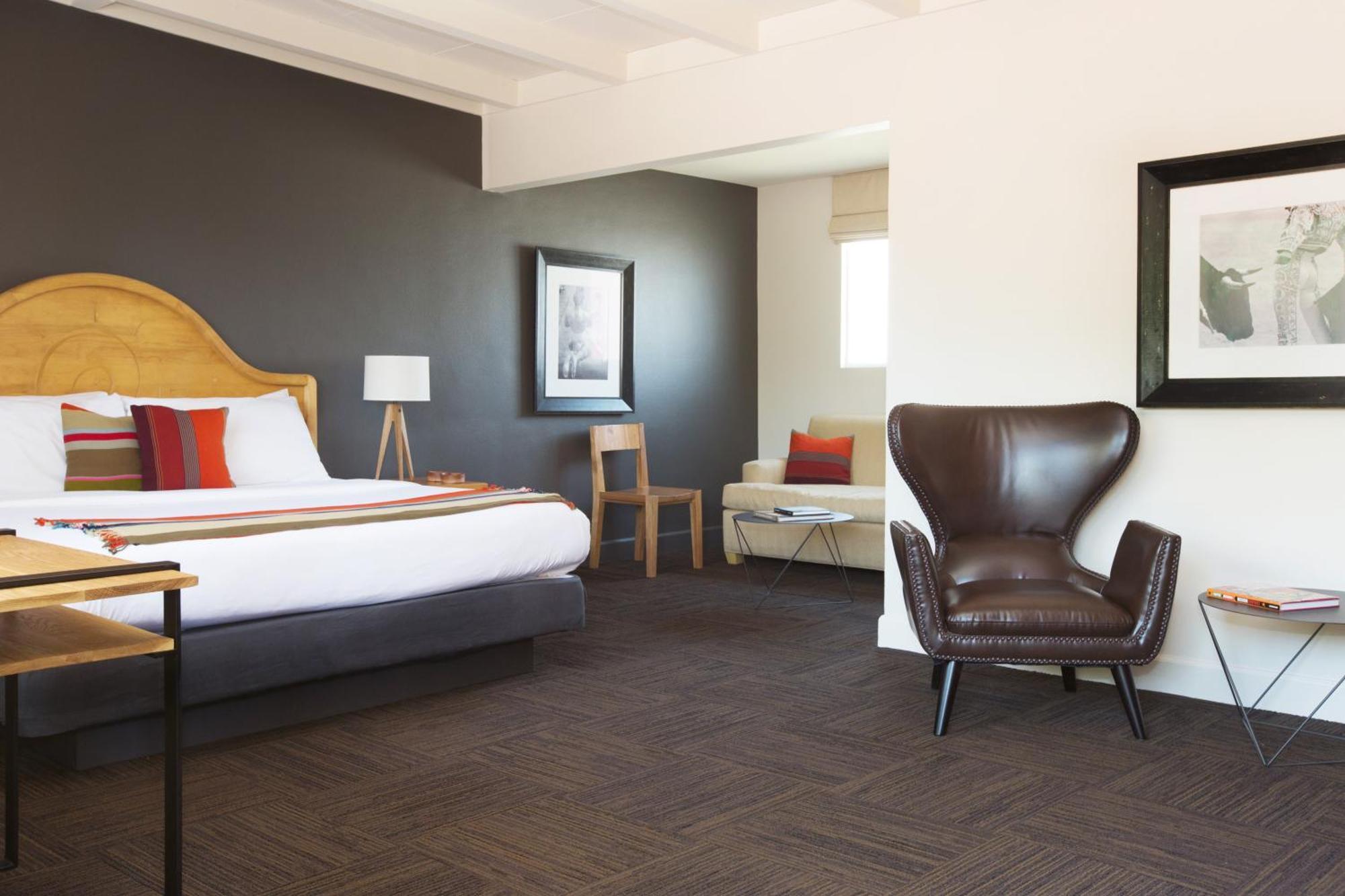 King Suite Second Floor Men Only