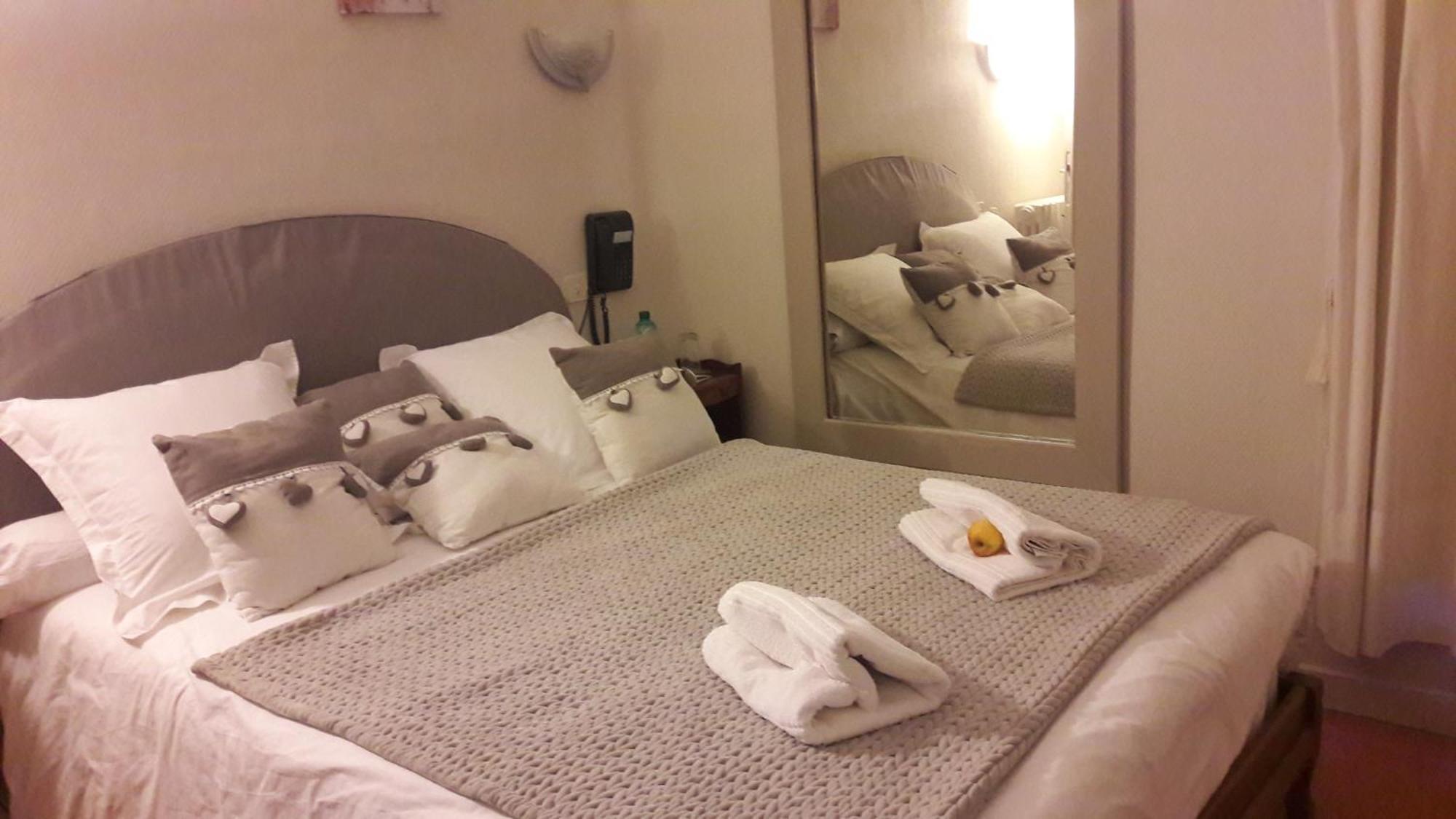 Standard Double Room,507260067:JPEG
