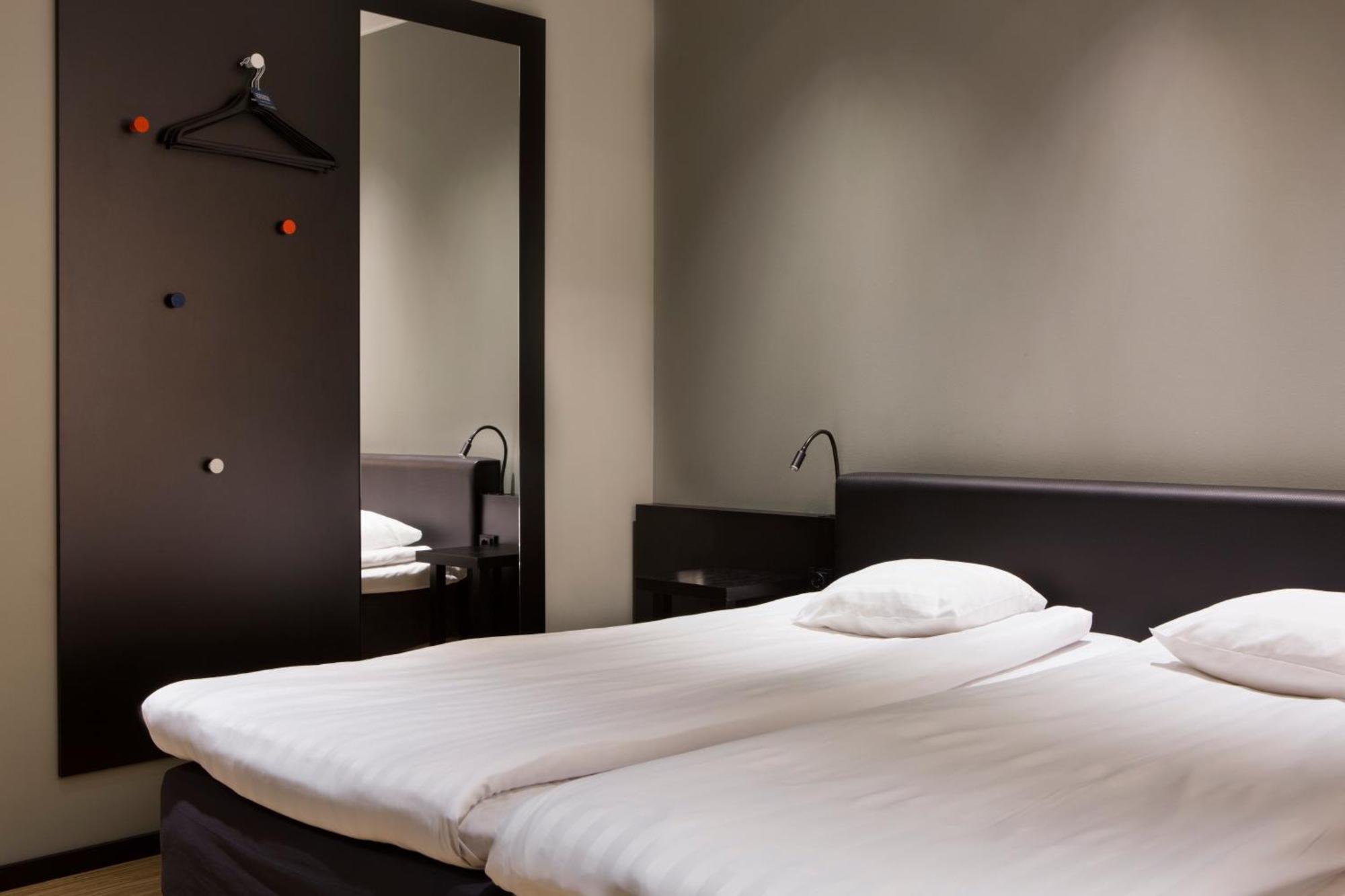 Compact Double Room without Window,1707898517:JPEG