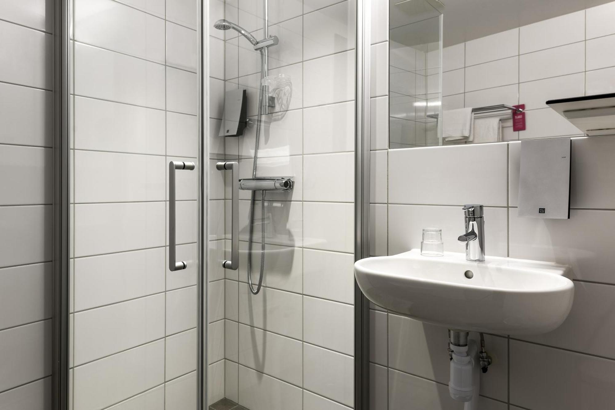 Compact Single Room,687161811:JPEG