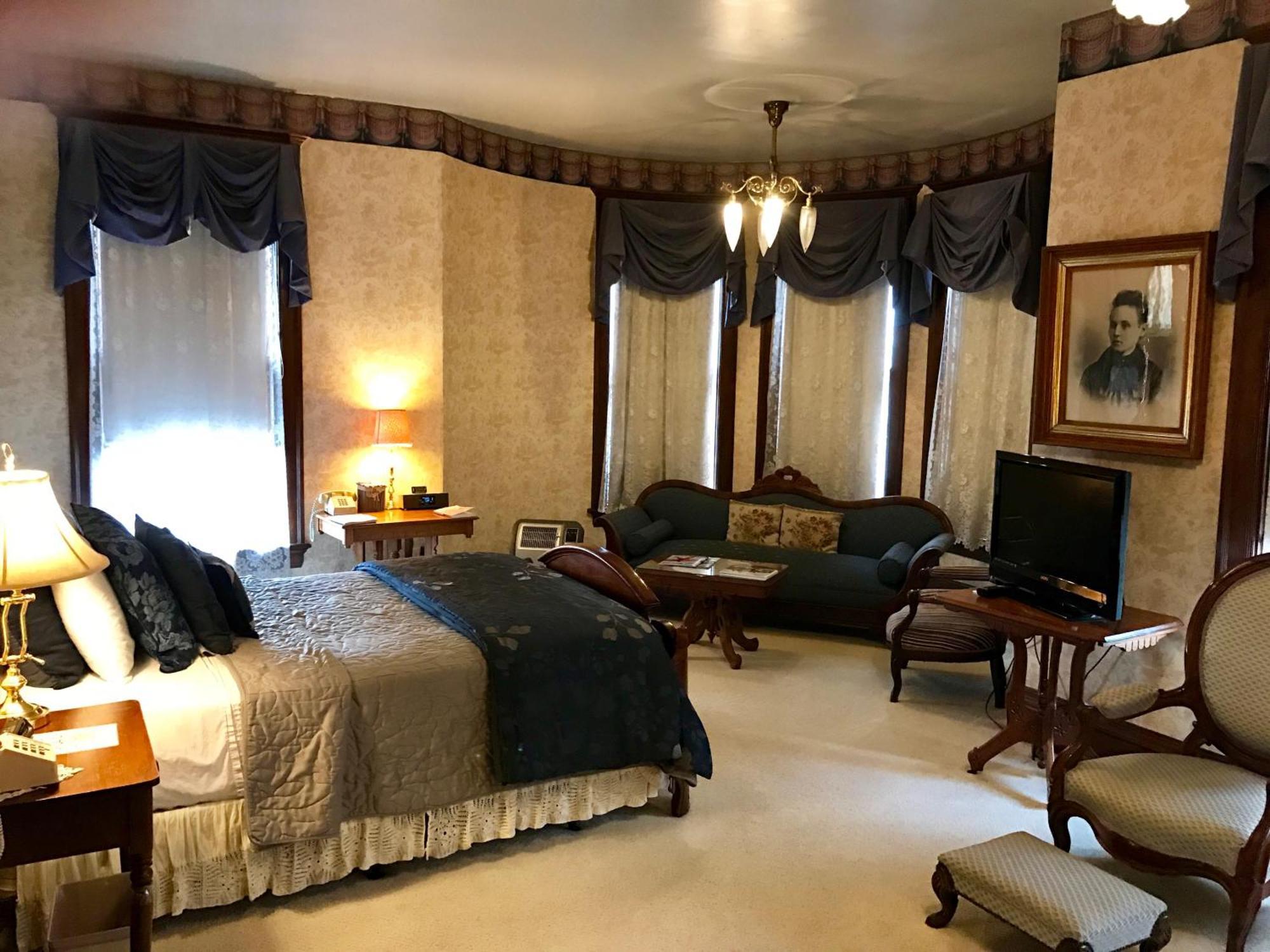Deluxe Suite Spa Bath