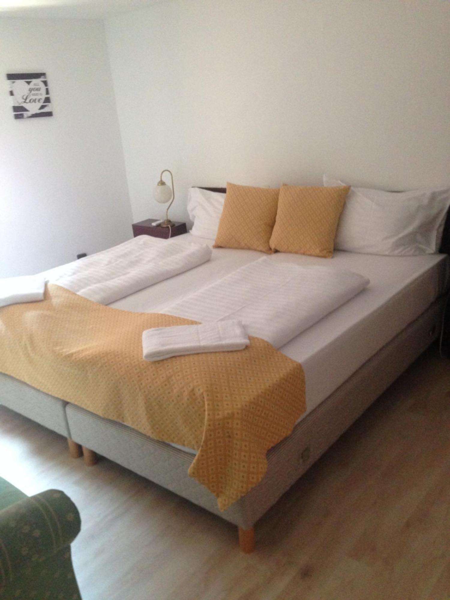 Family Room,1642307955:JPEG