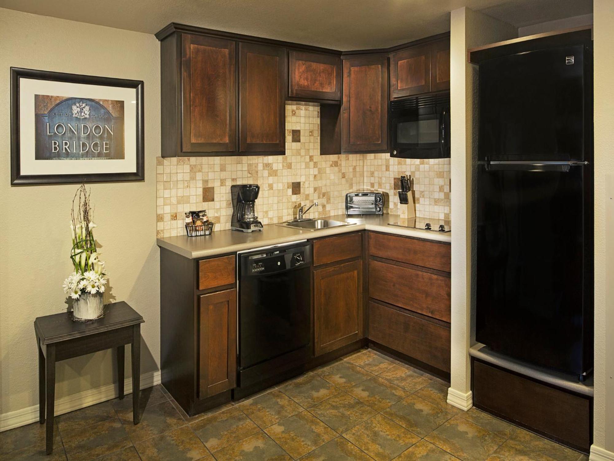 One-Bedroom Queen Suite
