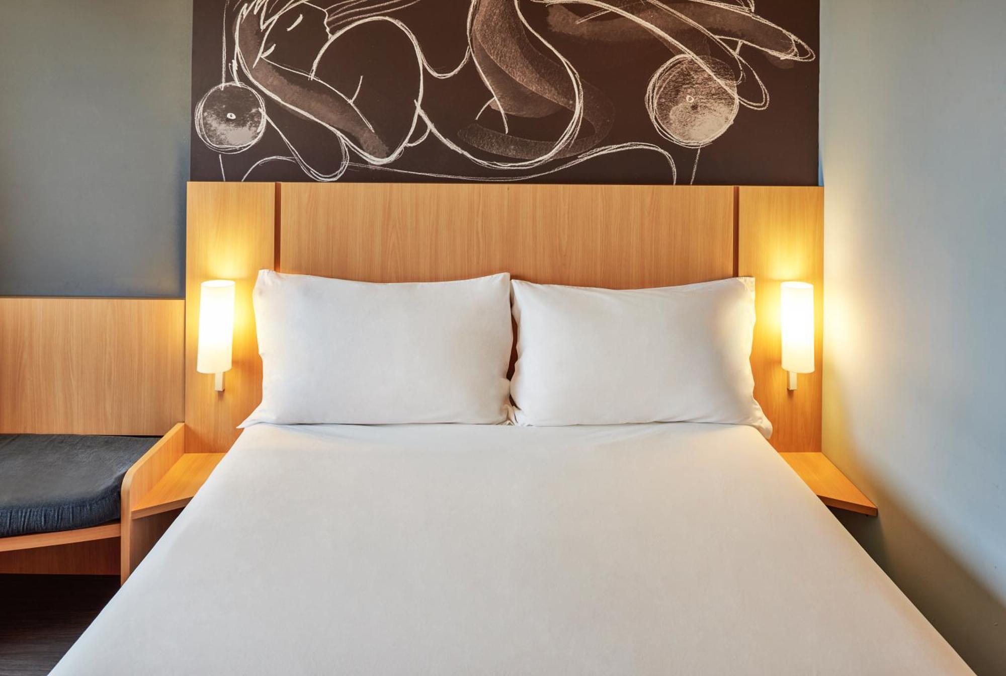 Standard Double Room,687891153:JPEG