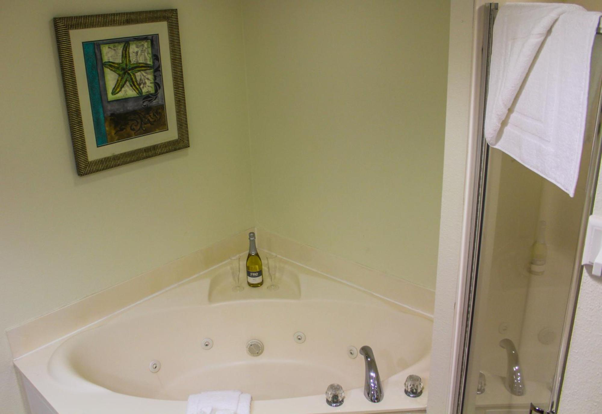 Two-Bedroom Suite Partial Ocean View,1541932675:JPEG